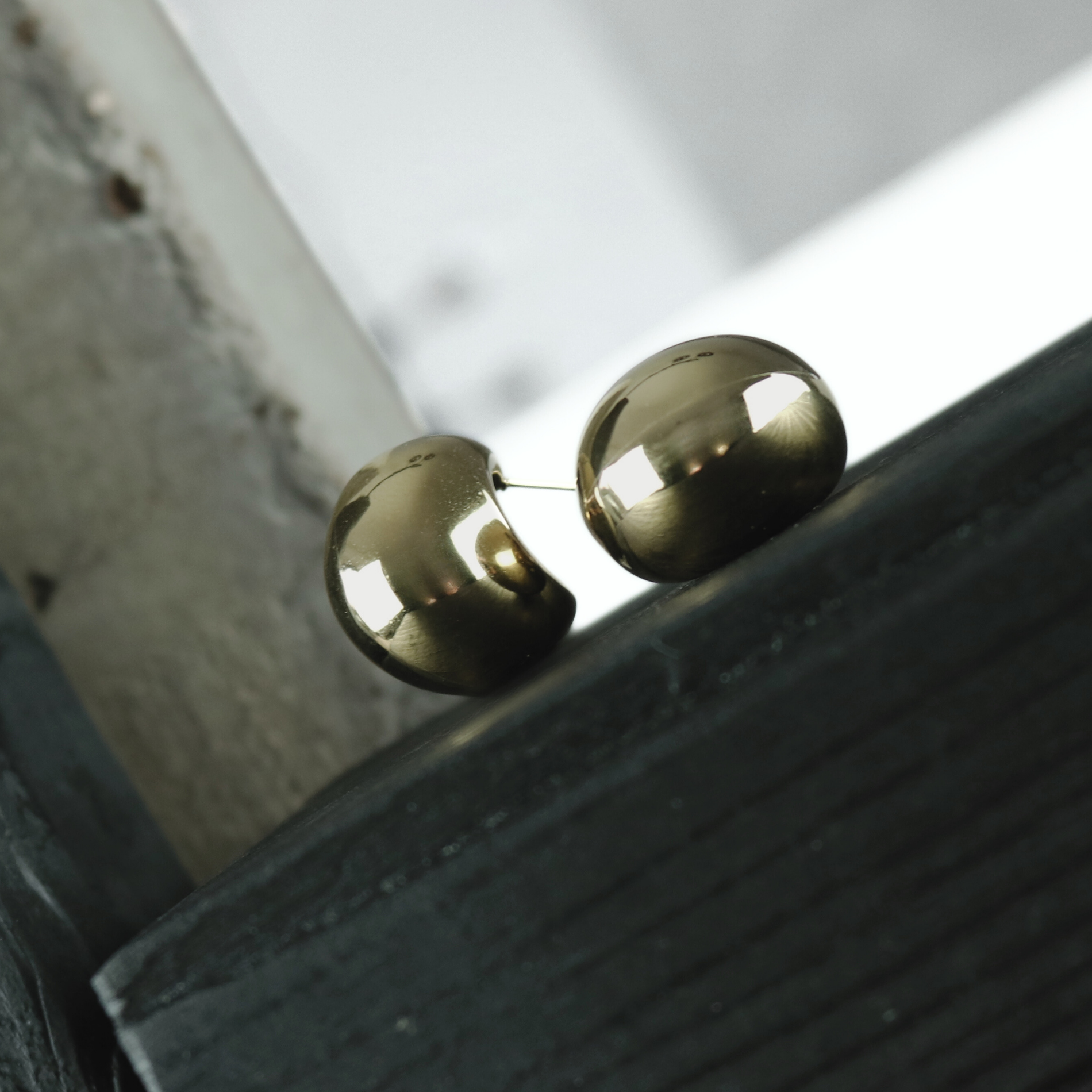 Courage Waterproof Chunky Sphere Earring 18K Gold Plating I Dansk Copenhagen