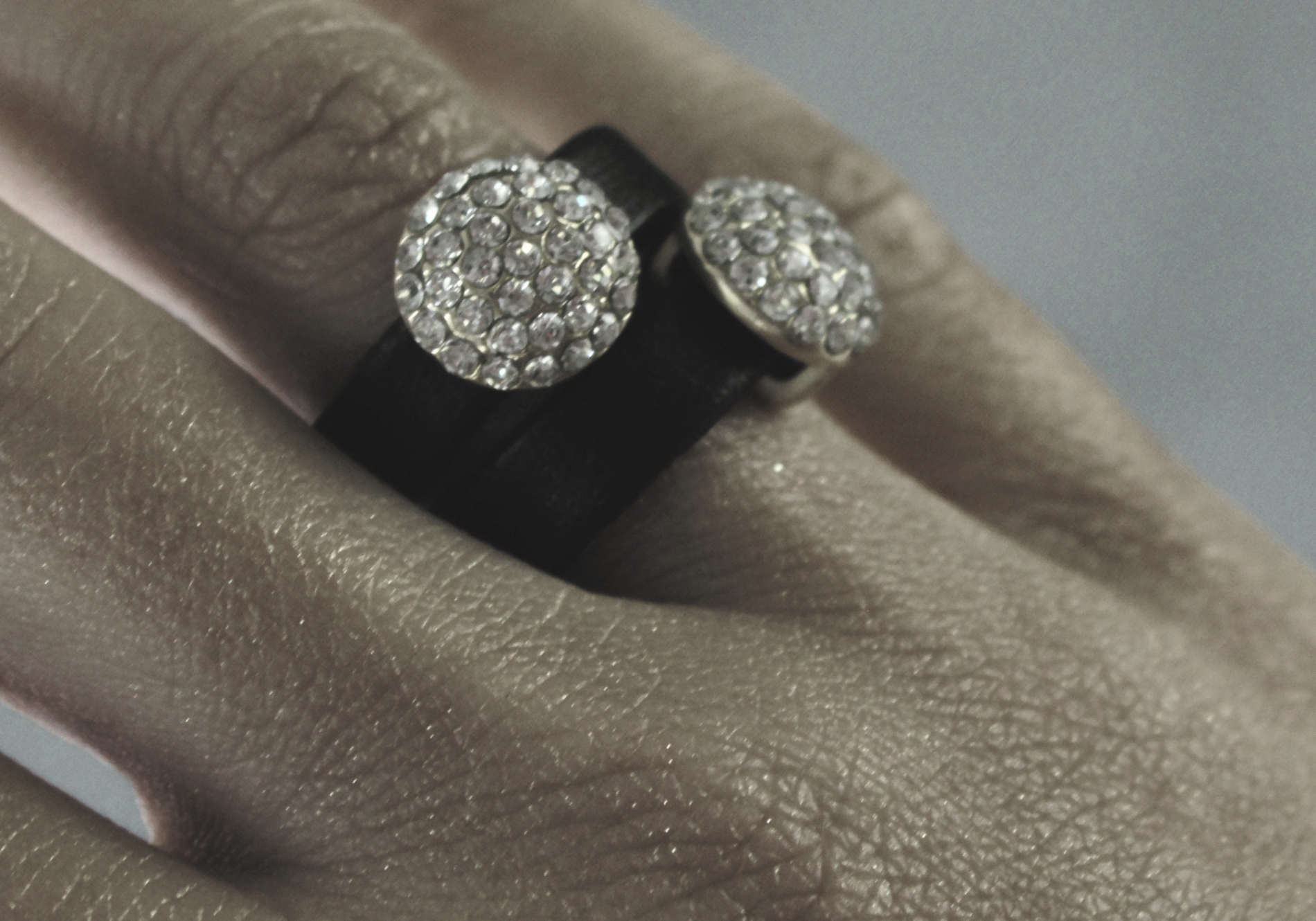 Audrey IN:STORE Crystal Leather Ring Gold Plating, DNSK Copenhagen