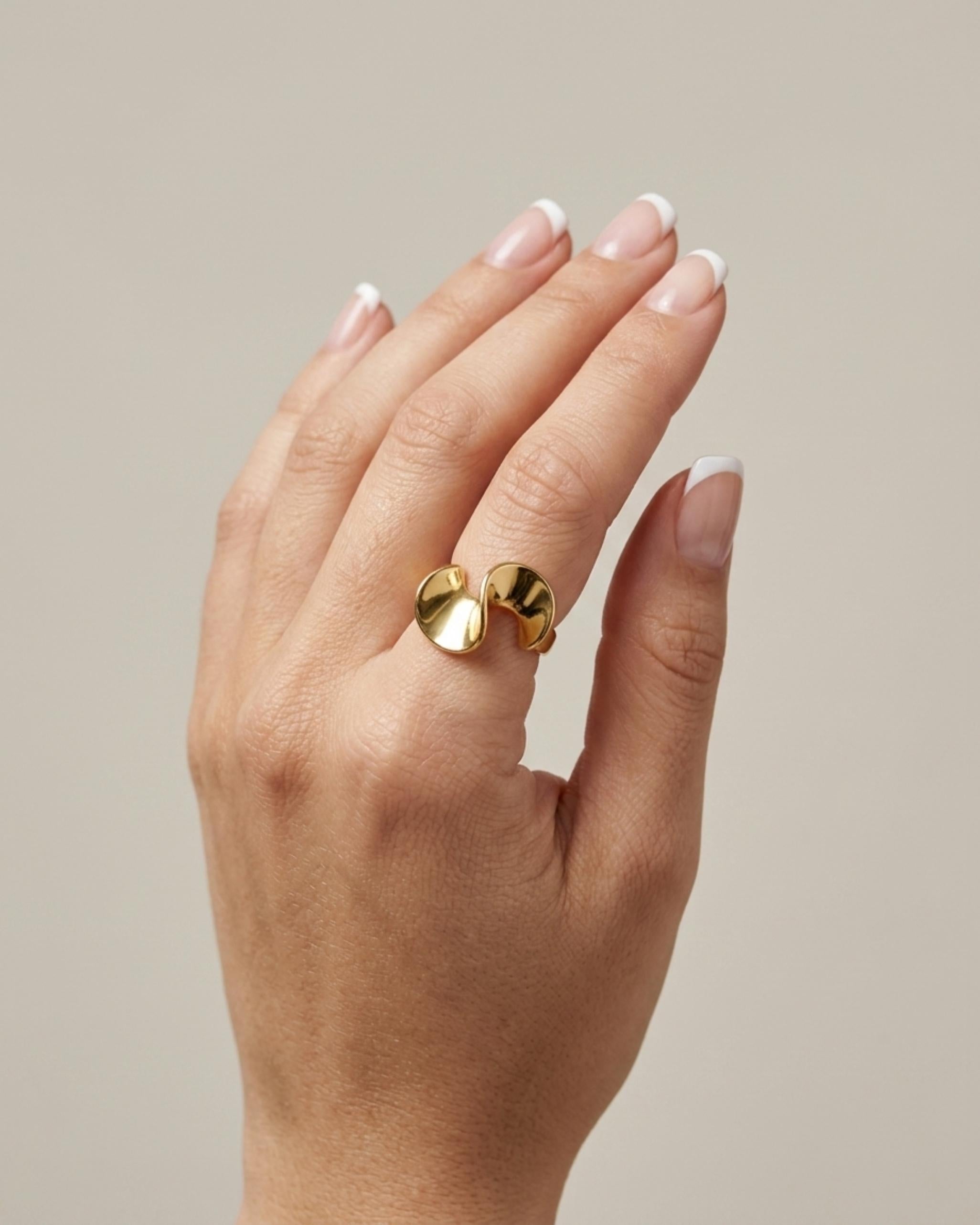 Courage Waterproof Opvallende ring met enkele draai, 18-karaats verguld