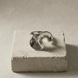 Courage Wasserfester Auffälliger Ring mit einfacher Drehung, versilbert