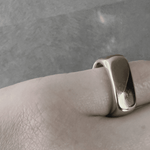 Passion Waterproof Bague carrée plaquée or 18K, DNSK Copenhagen