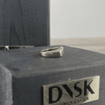 Passion Waterproof Bague carrée plaquée or 18K, DNSK Copenhagen