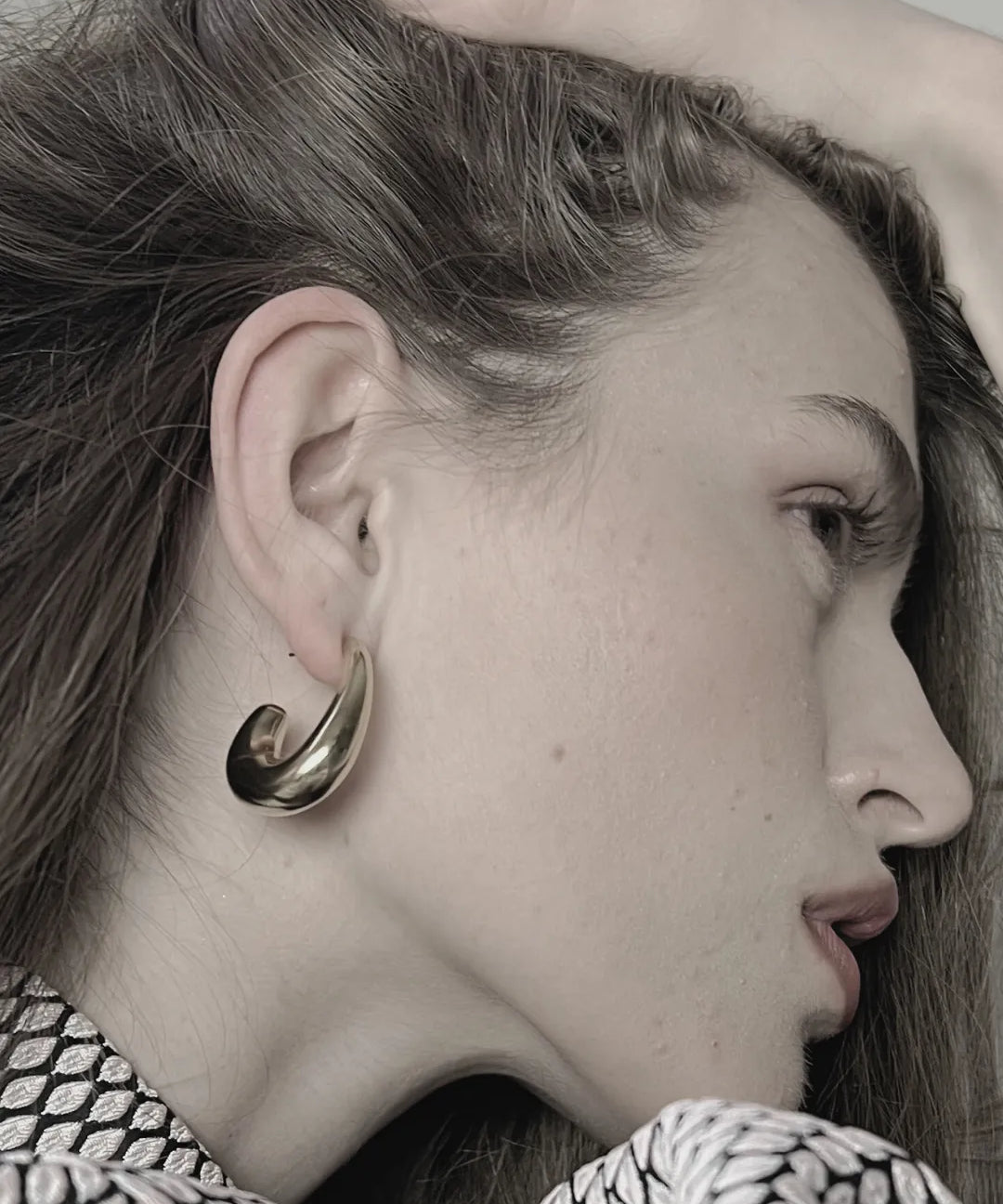 Courage Waterproof Chunky Curve Earring 18K Gold Plating, DNSK Copenhagen