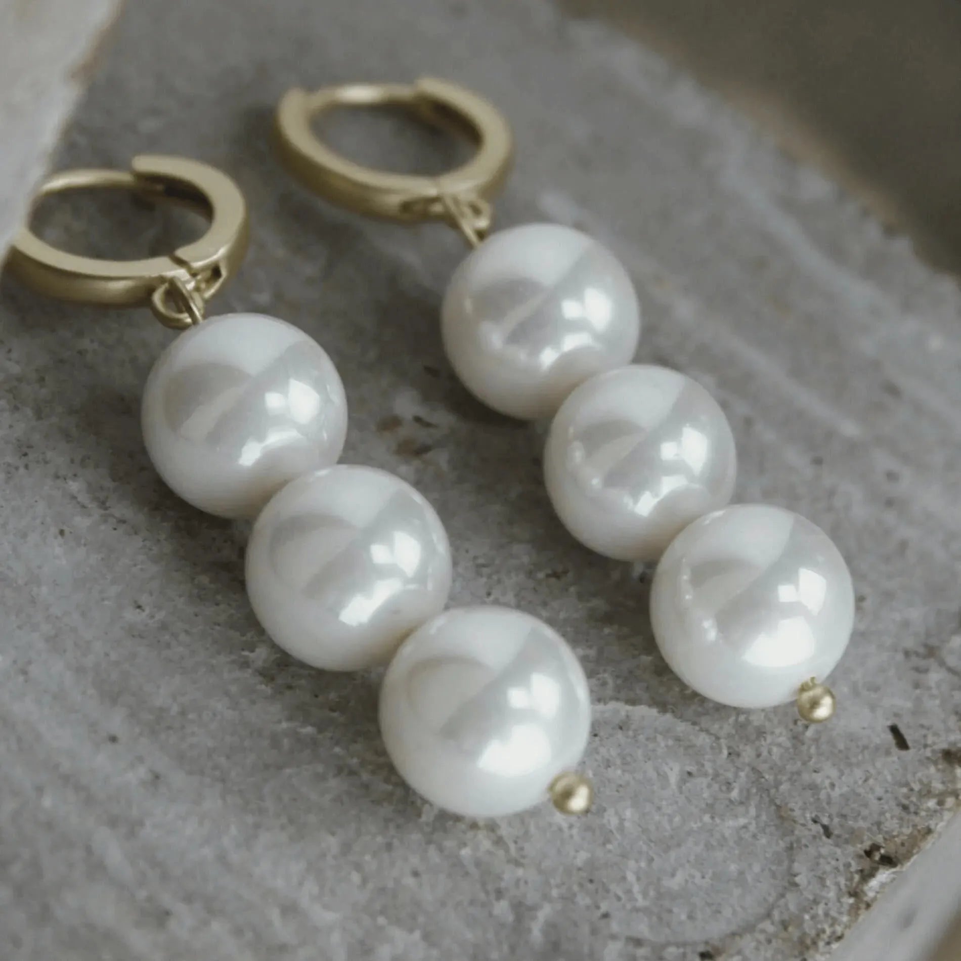 Audrey Long 3 Pearl Earring Gold PlatingDNSK Copenhagen