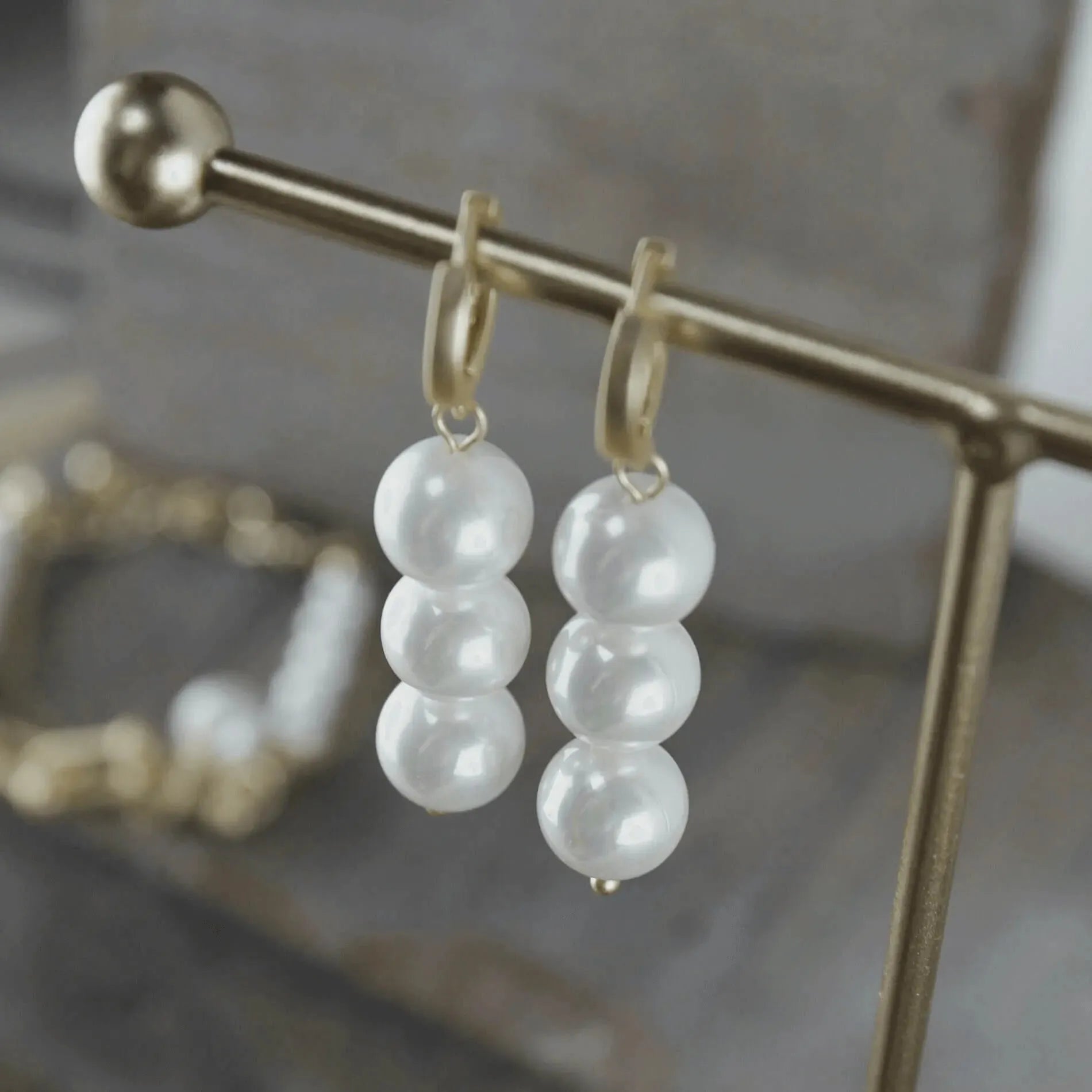 Audrey Long 3 Pearl Earring Gold PlatingDNSK Copenhagen