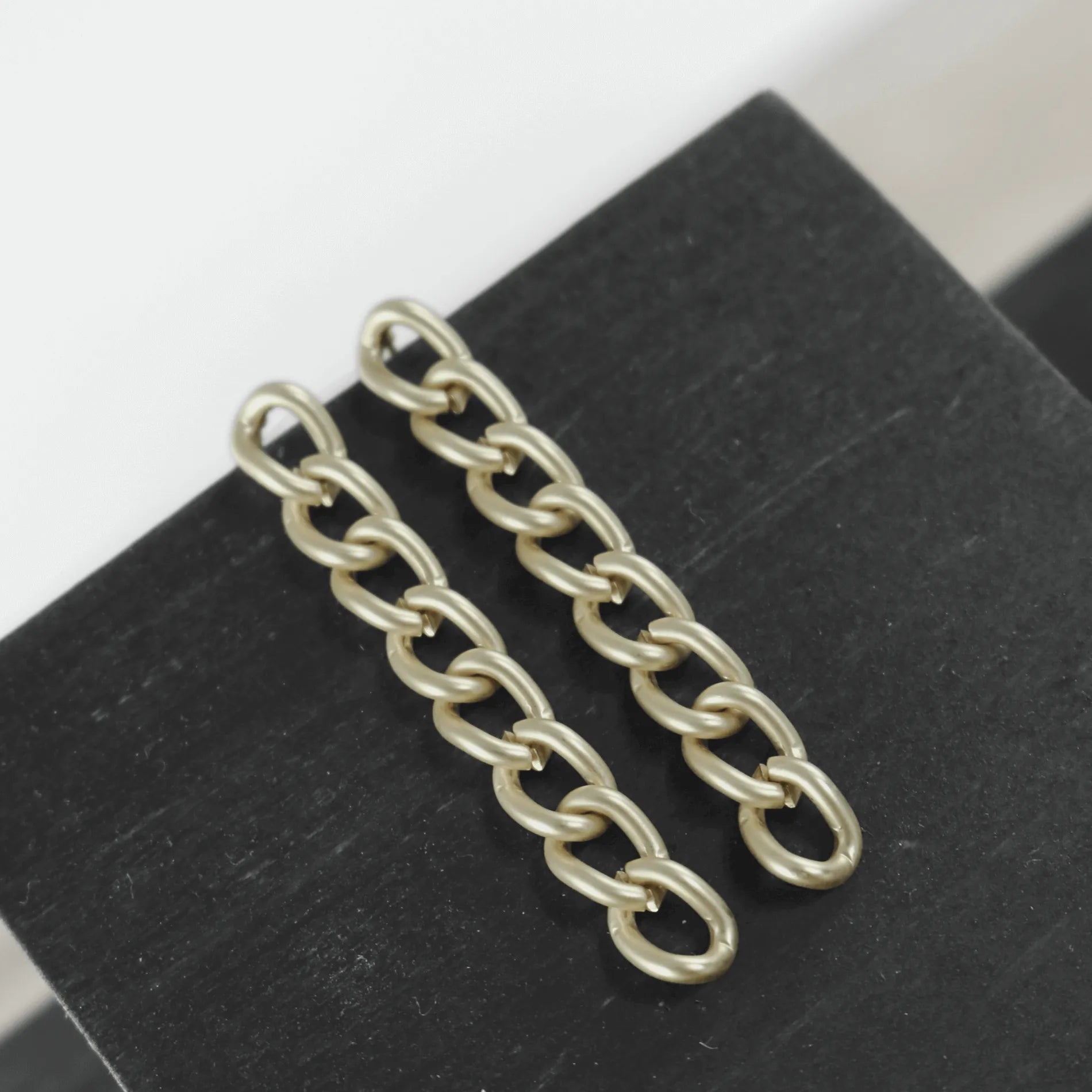 Tabitha Long Link Earring Gold PlatingDNSK Copenhagen