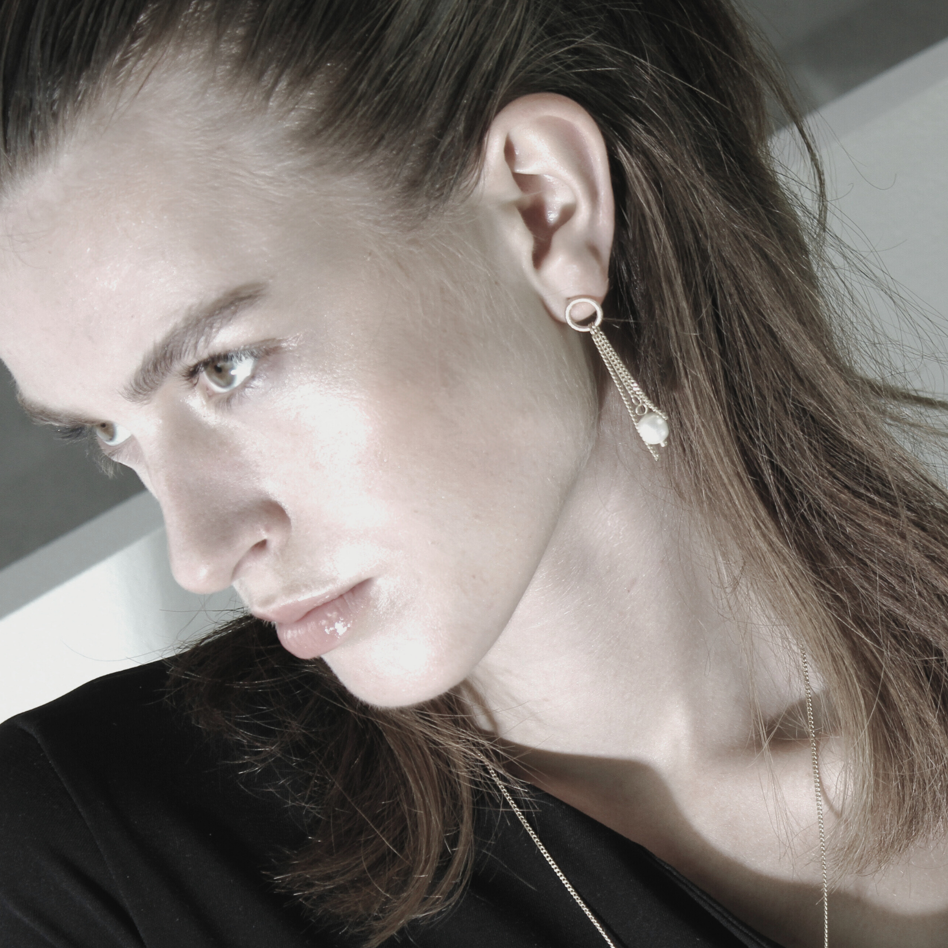 Audrey Simple Glow Pearl Earring Gold Plating I Dansk Copenhagen