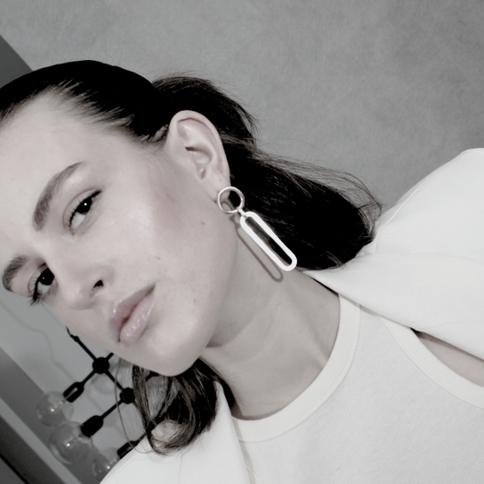 Audrey Asymmetrical Oval Earrings Gold Plating I Dansk Copenhagen