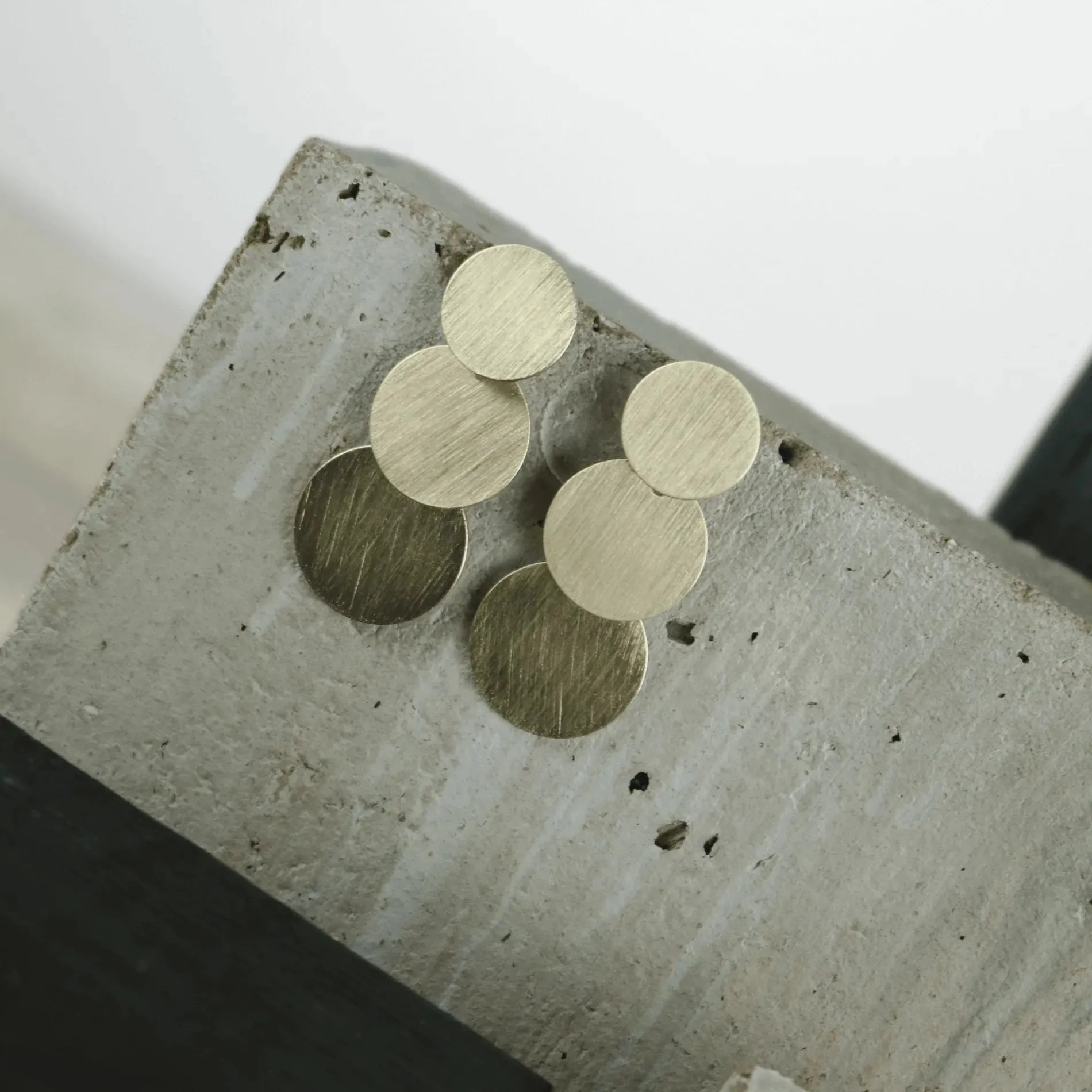 Theia Multi Dot Earring Gold PlatingDNSK Copenhagen