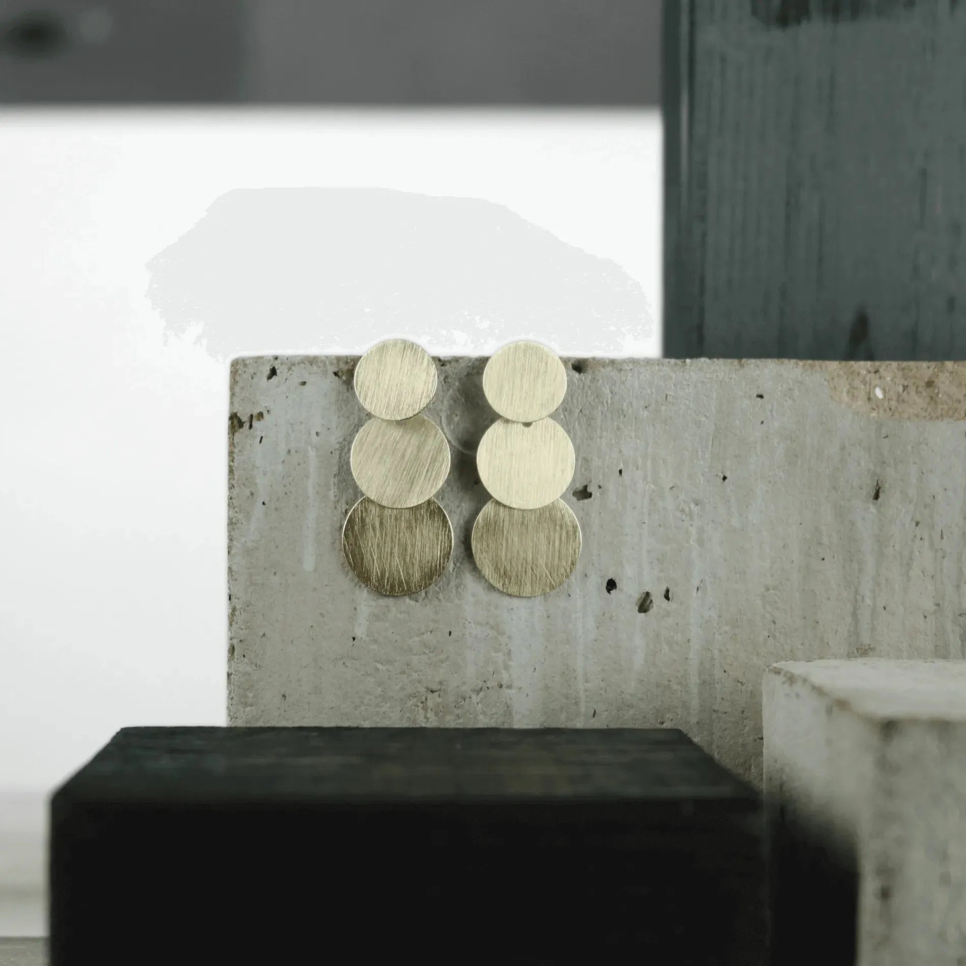 Theia Multi Dot Earring Gold PlatingDNSK Copenhagen