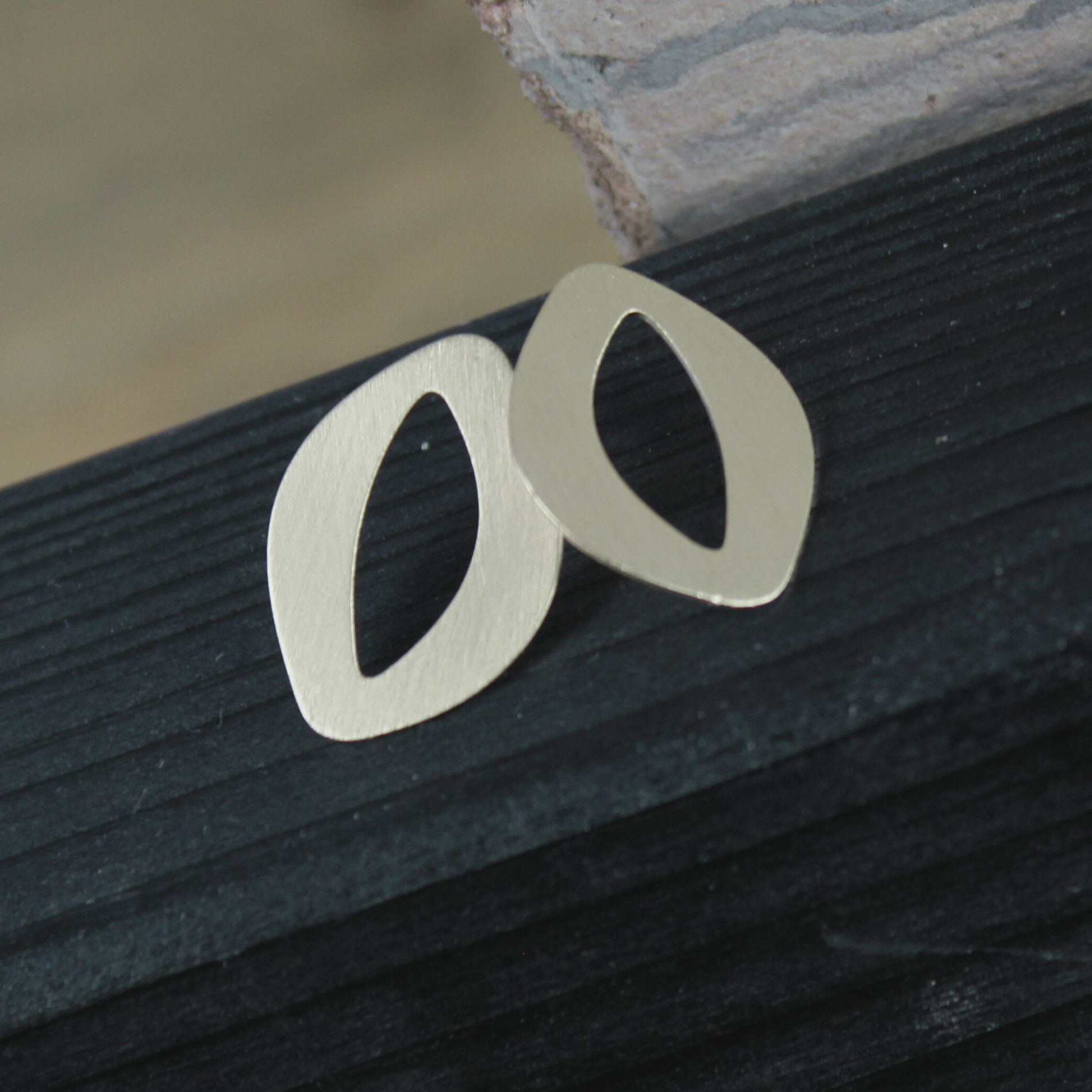 Alaya IN:STORE Asymmetrical Post Earring Gold Plating, DNSK Copenhagen