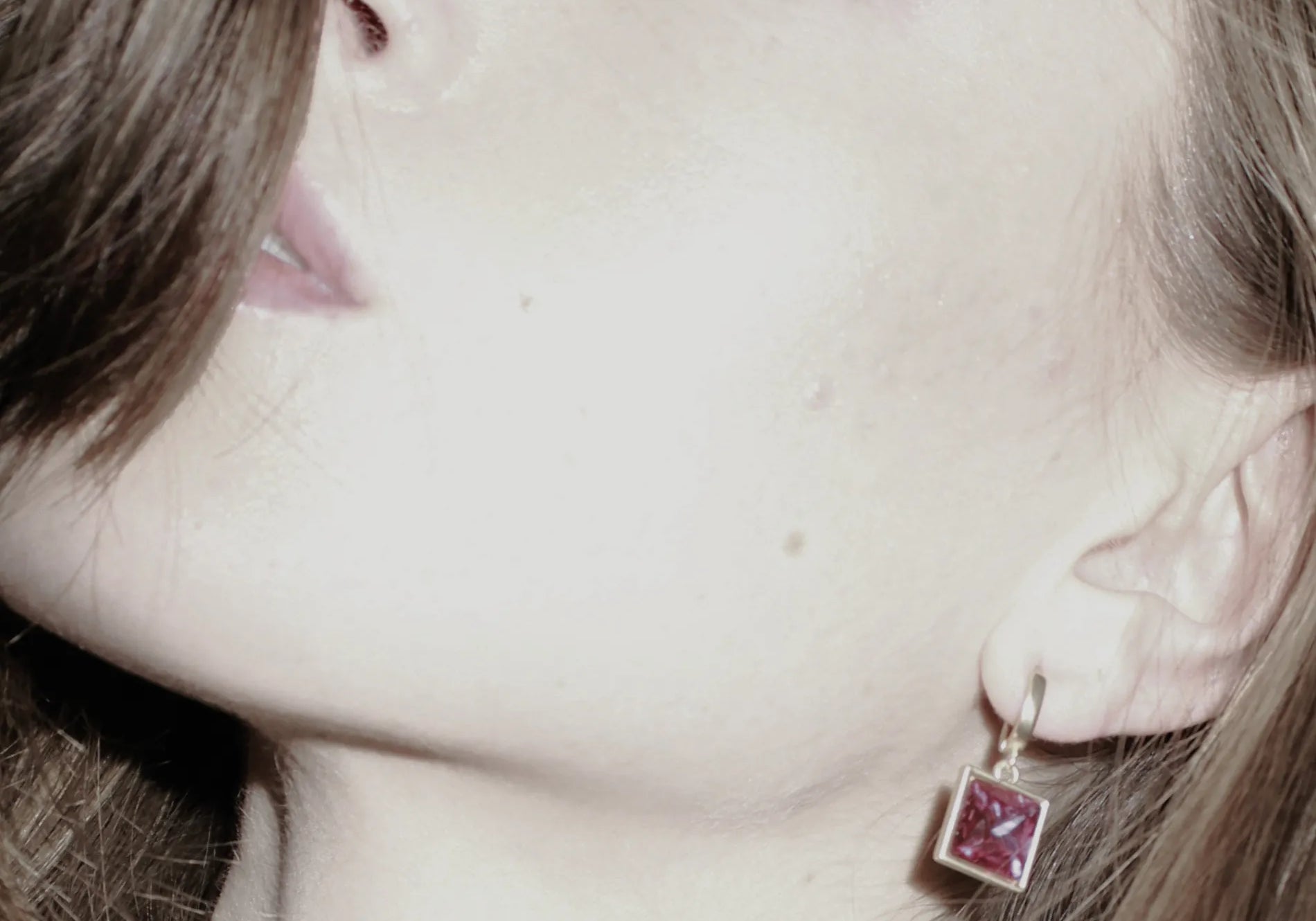 Audrey IN:STORE Emerald Huggie Earring Silver Plating, DNSK Copenhagen