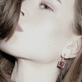 Audrey IN:STORE Pendiente Huggie Esmeralda Plateado