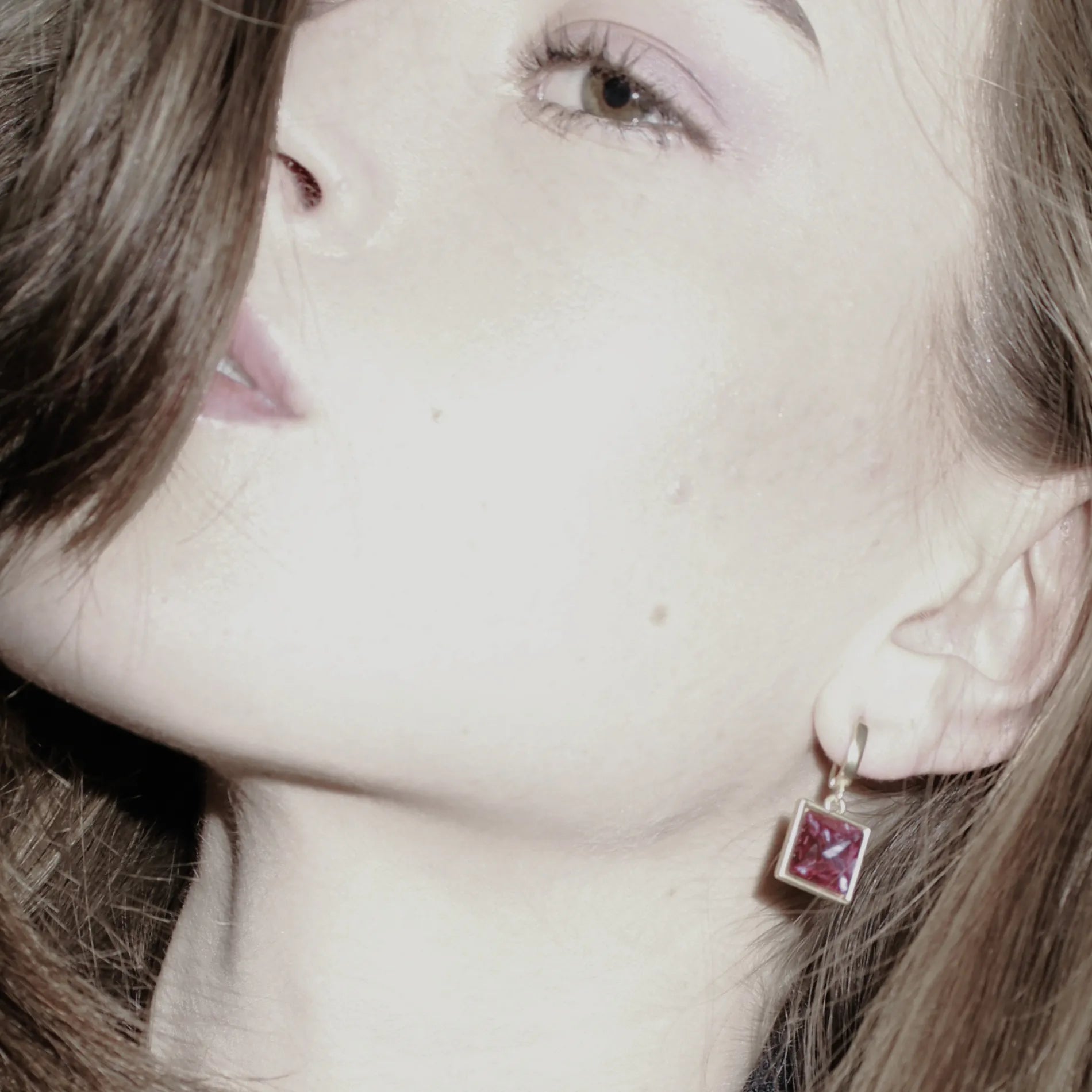 Audrey IN:STORE Emerald Huggie Earring Silver Plating, DNSK Copenhagen