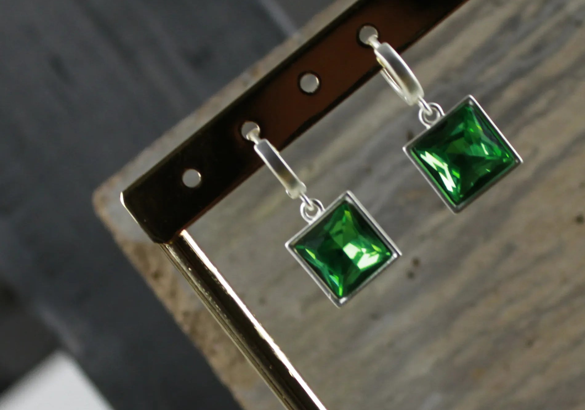 Audrey IN:STORE Emerald Huggie Earring Silver Plating, DNSK Copenhagen