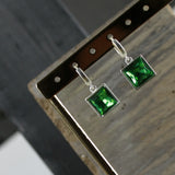 Audrey IN:STORE Pendiente Huggie Esmeralda Plateado