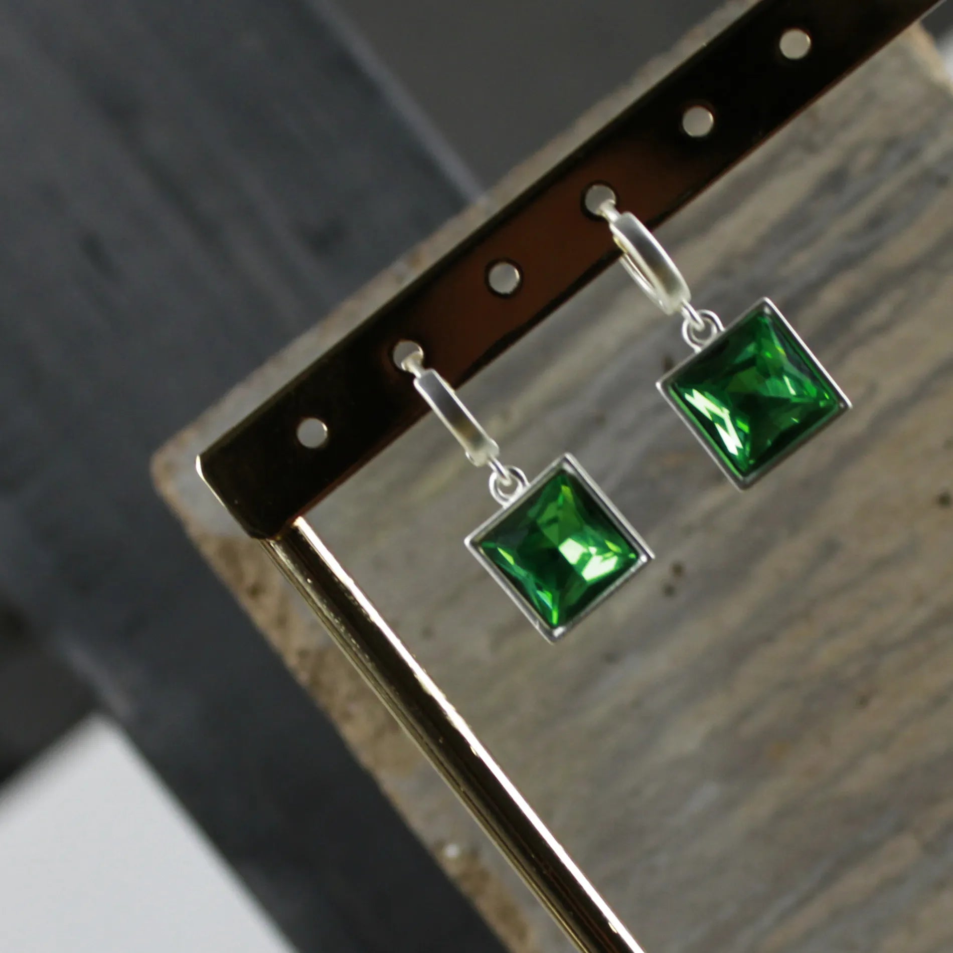 Audrey IN:STORE Emerald Huggie Earring Silver Plating, DNSK Copenhagen