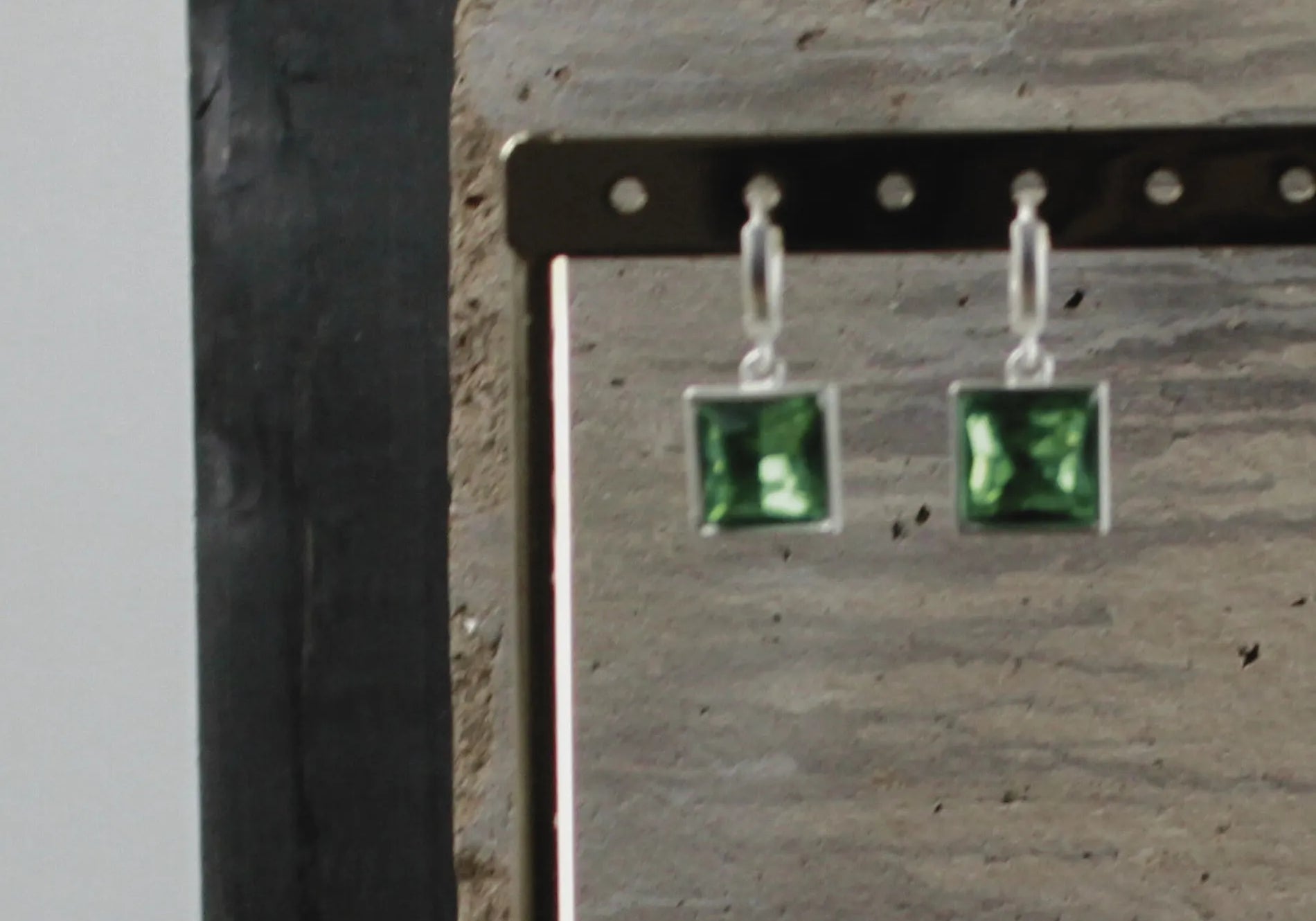 Audrey IN:STORE Emerald Huggie Earring Silver Plating, DNSK Copenhagen