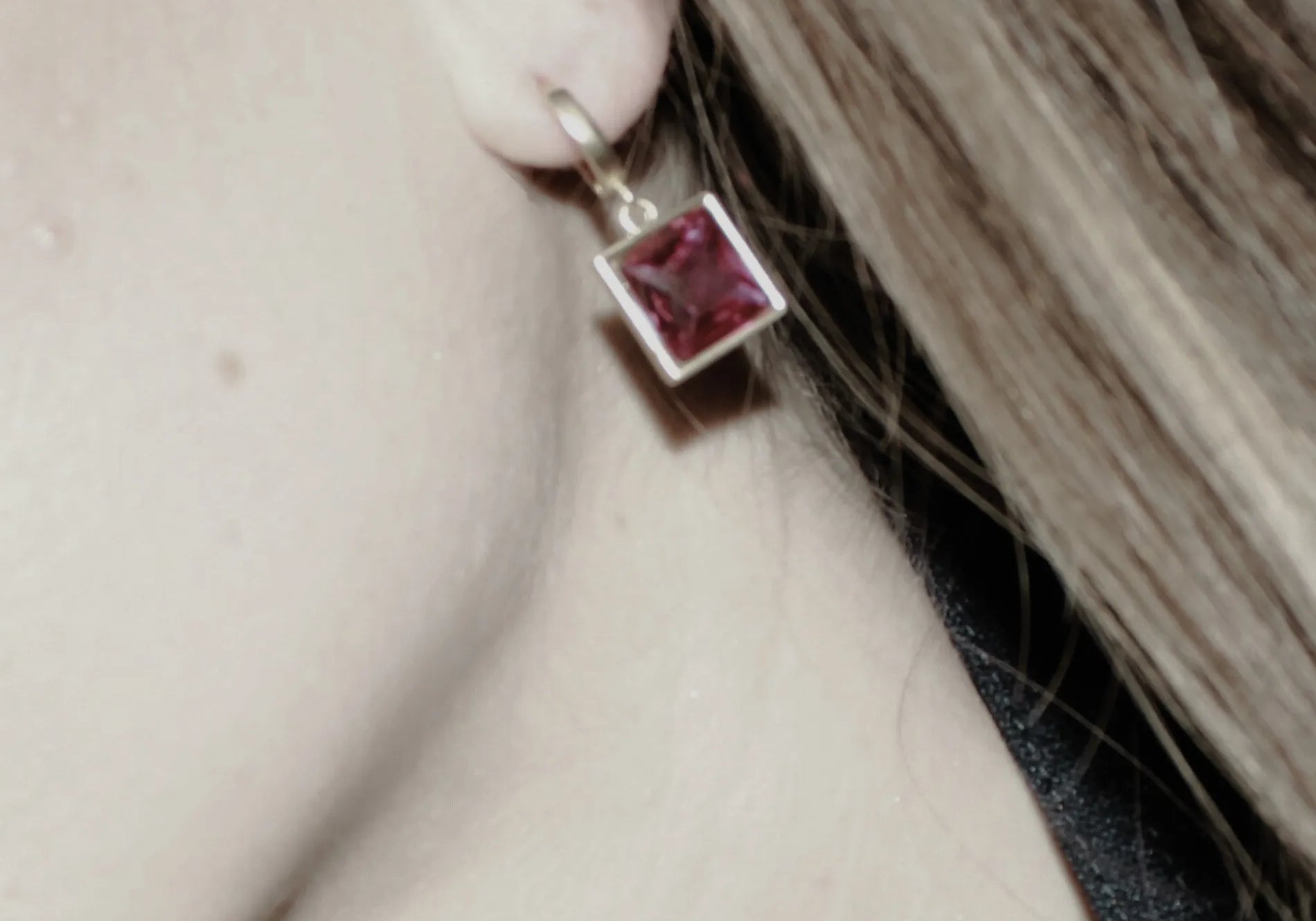Audrey IN:STORE Sapphire Huggie Earring Silver Plating, DNSK Copenhagen