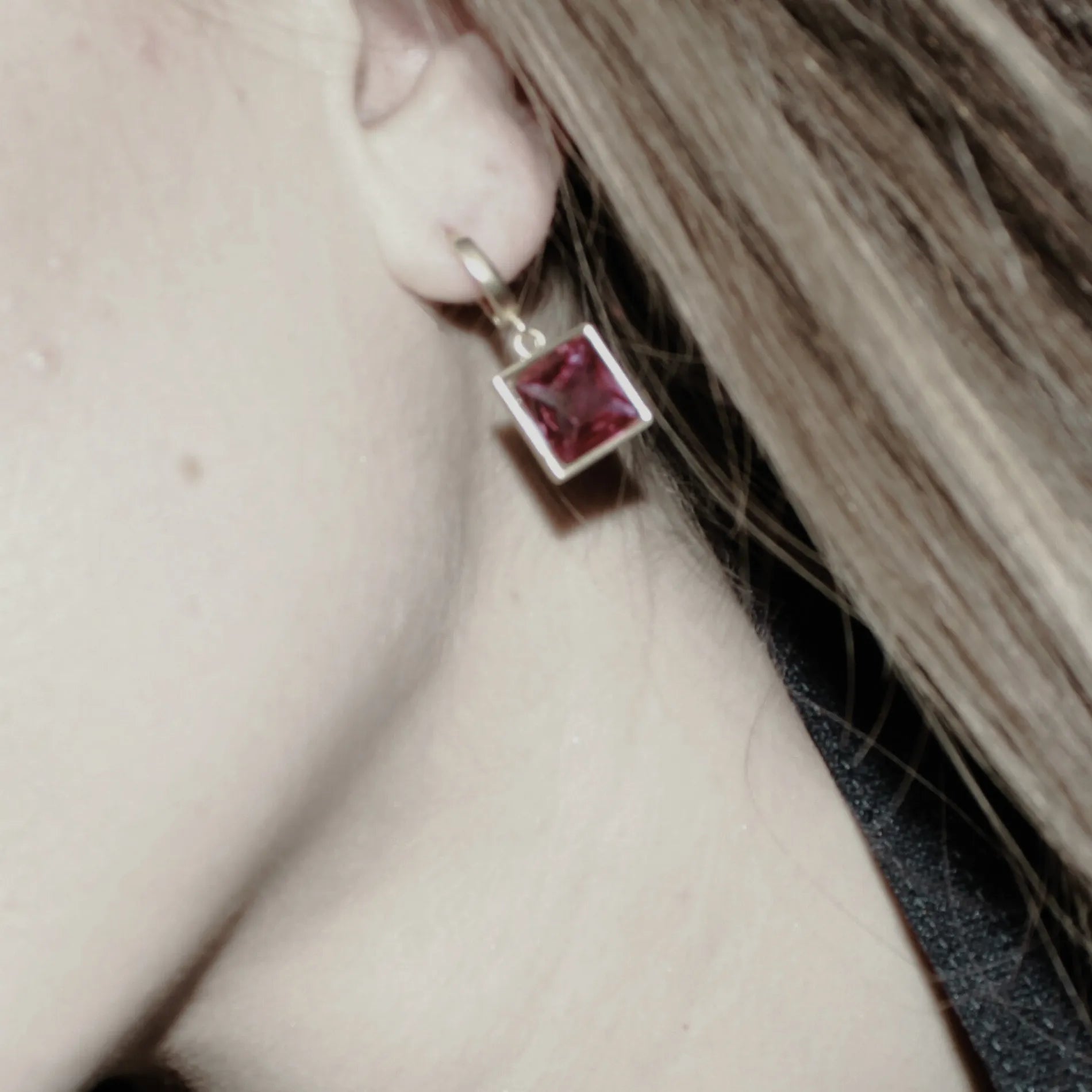 Audrey IN:STORE Sapphire Huggie Earring Silver Plating, DNSK Copenhagen