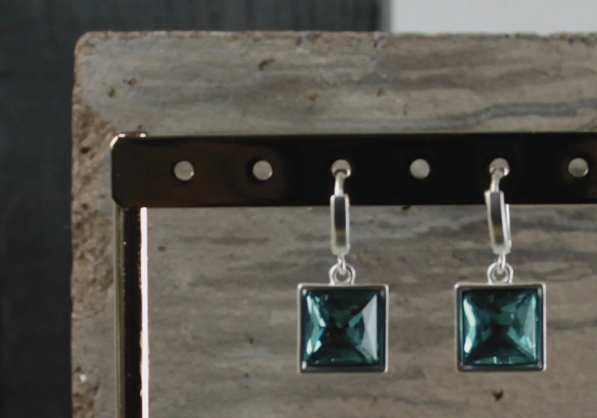 Audrey IN:STORE Sapphire Huggie Earring Silver Plating, DNSK Copenhagen