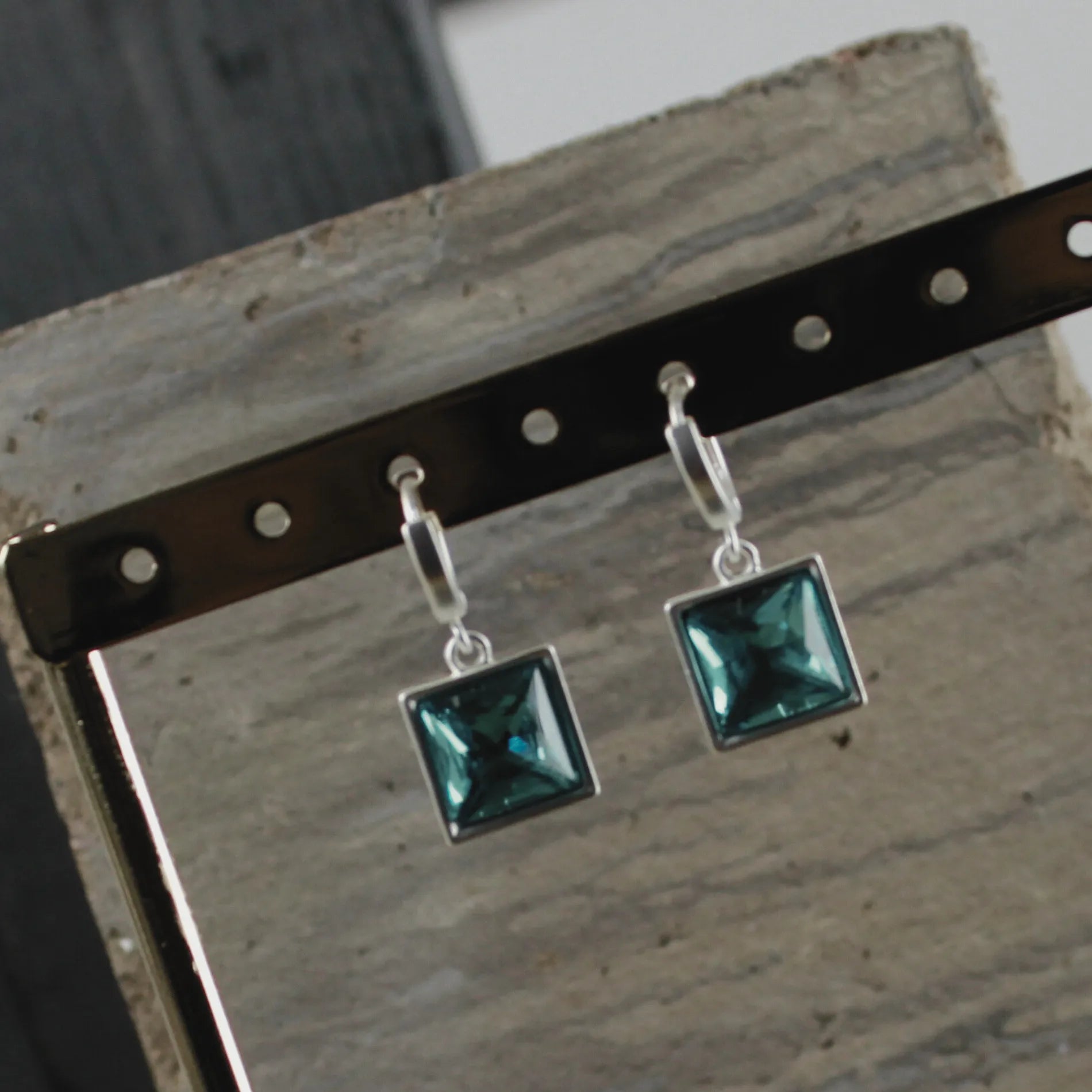 Audrey IN:STORE Sapphire Huggie Earring Silver Plating, DNSK Copenhagen