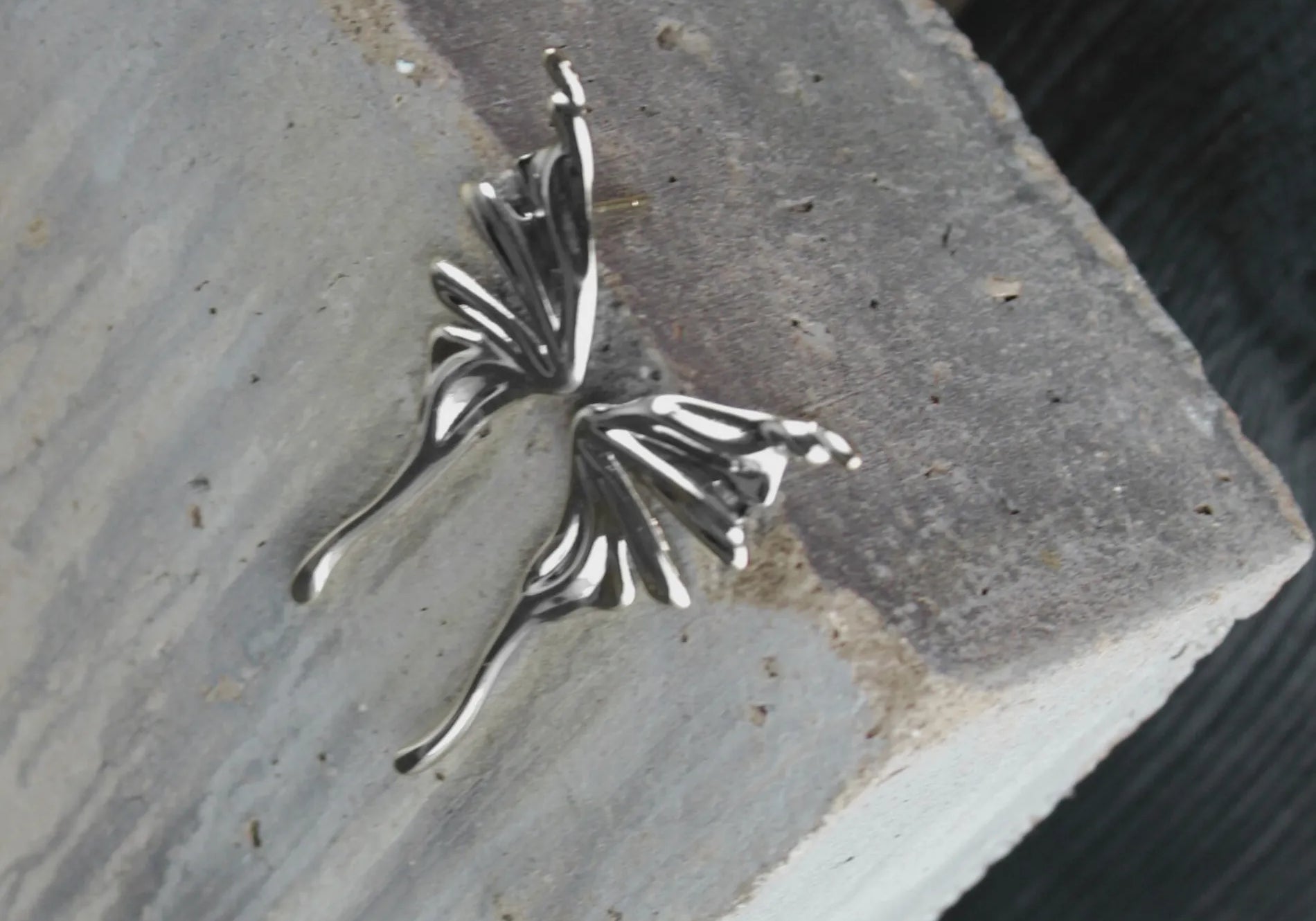 Courage Waterproof Wing Statement Oorbel Zilver Verguld, Dansk Copenhagen