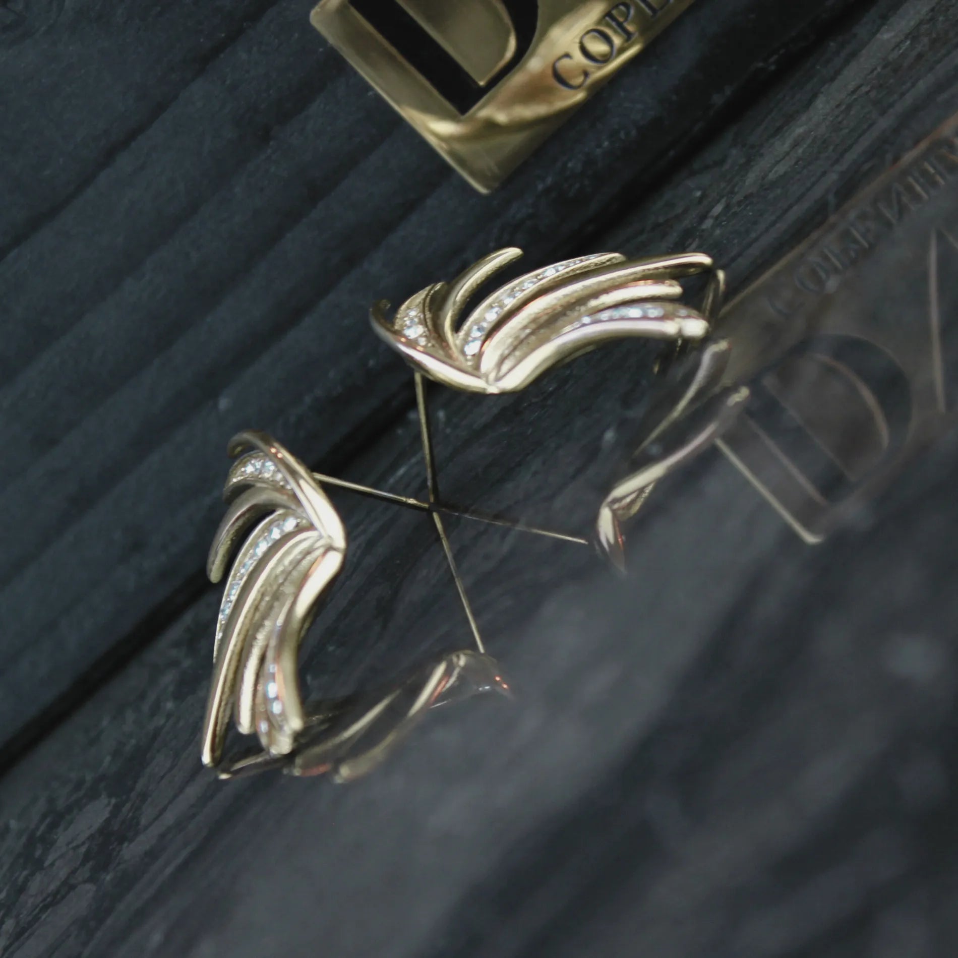 Joy Waterproof CZ Wing Statement Oorbel 18K Verguld, Dansk Copenhagen
