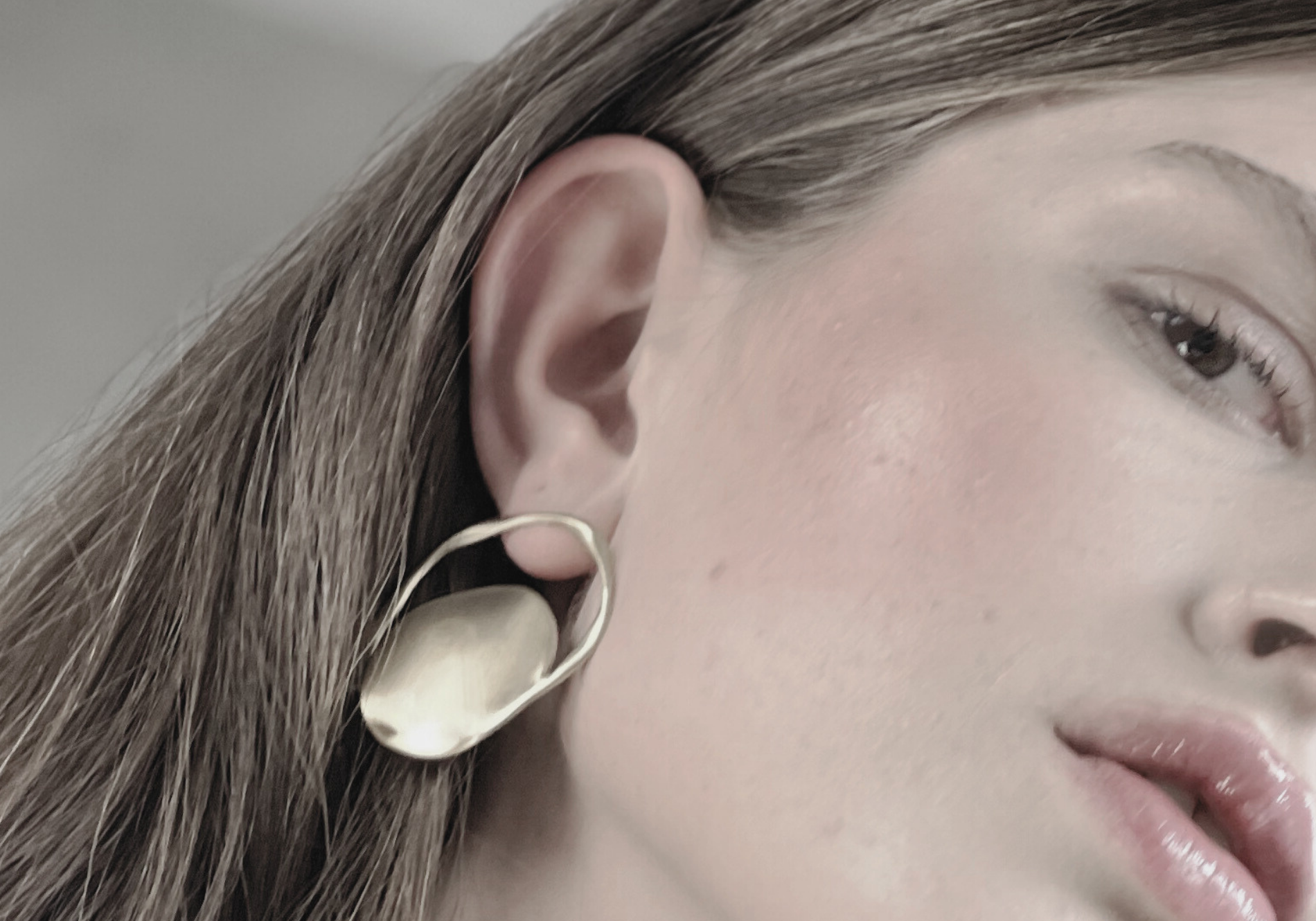 Courage Waterproof Brushed Artfull Round Statement Earring Silver Plating, DNSK Copenhagen