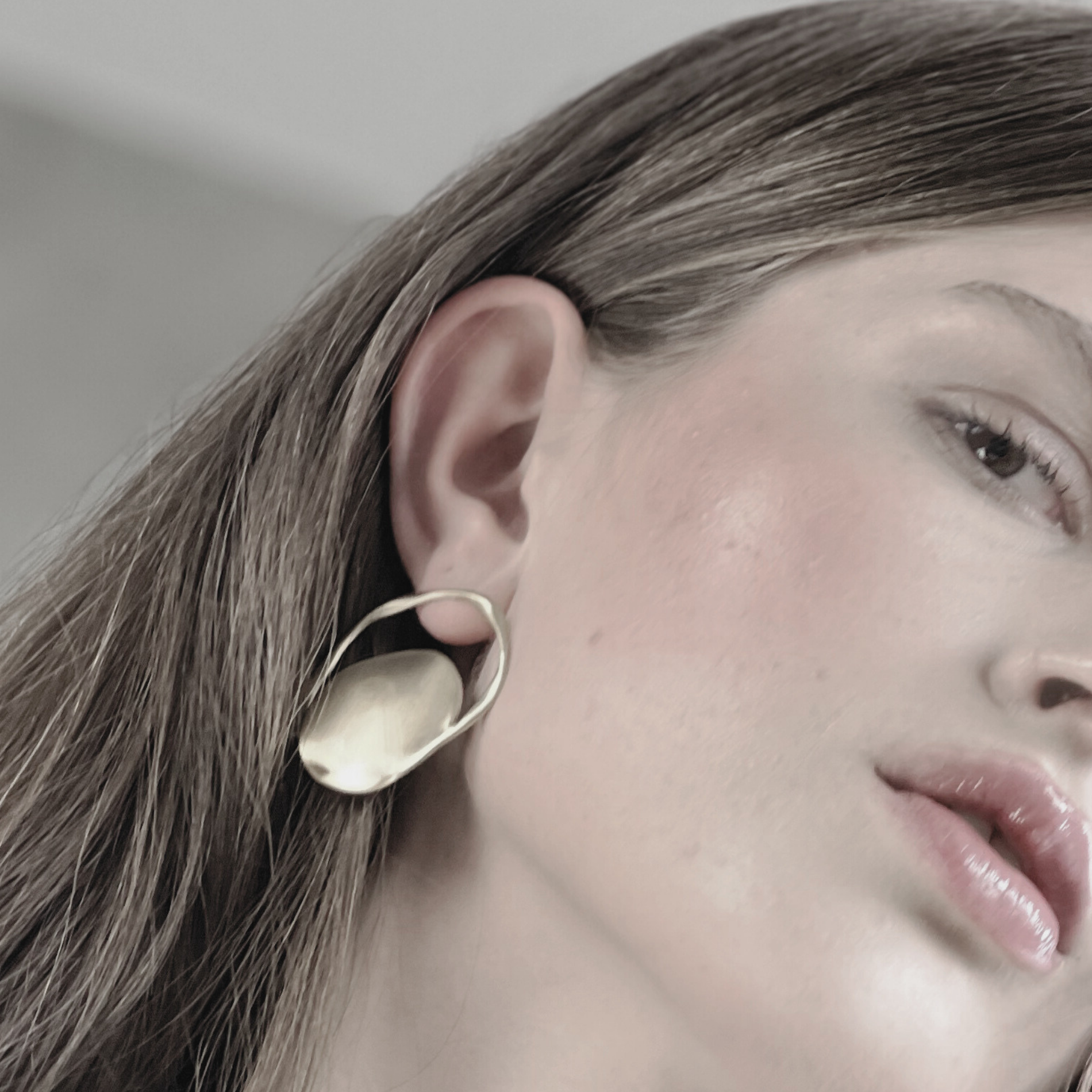 Courage Waterproof Brushed Artfull Round Statement Earring Silver Plating, DNSK Copenhagen