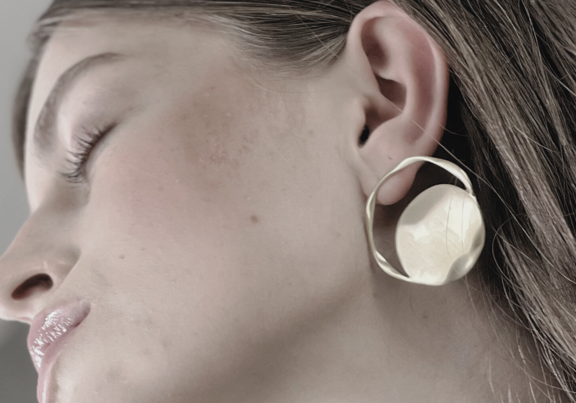 Courage Waterproof Brushed Artfull Round Statement Earring Silver Plating, DNSK Copenhagen