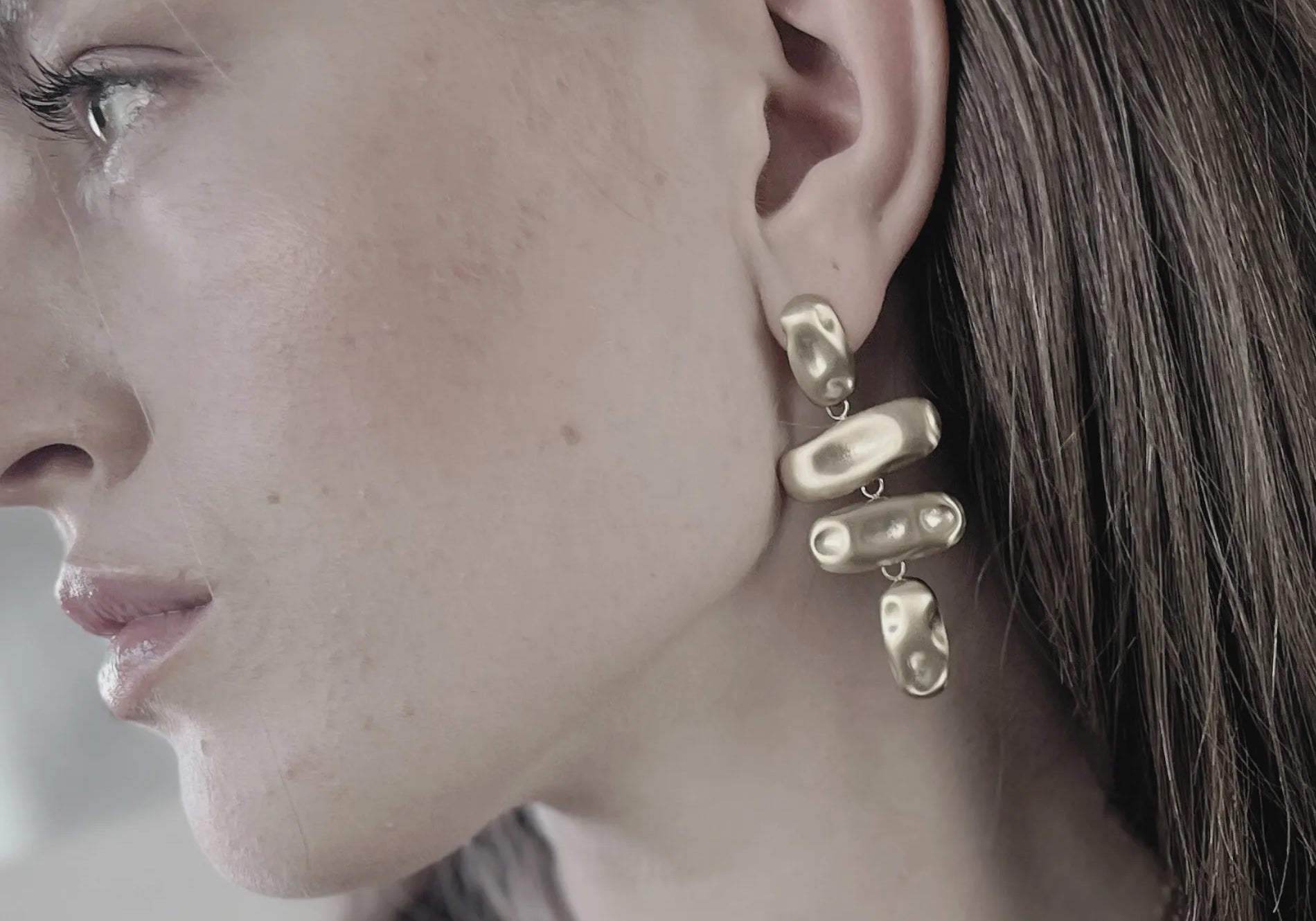 Courage Waterproof Brushed Organic Chandelier Earring 18K Gold Plating, DNSK Copenhagen