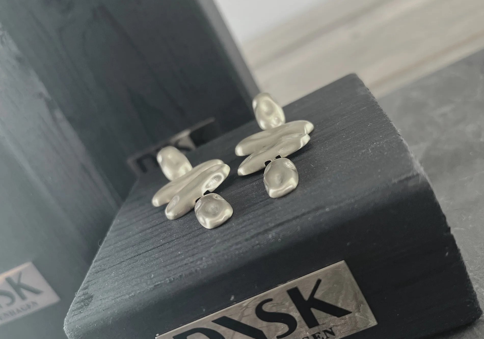 Courage Waterproof Brushed Organic Chandelier Earring Silver Plating, DNSK Copenhagen