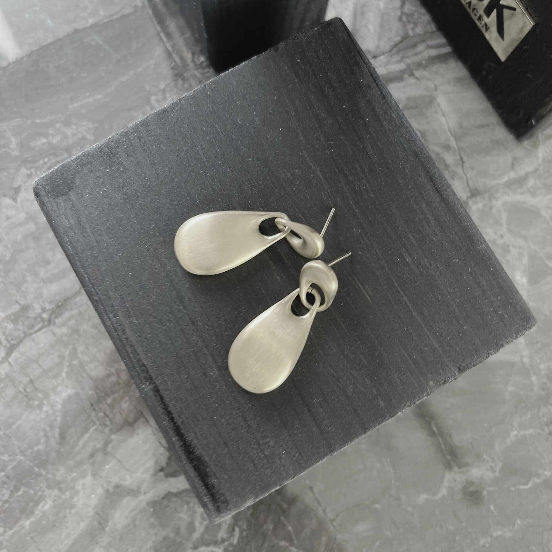 Courage Waterproof  Brushed Oval Drop Earring Silver Plating, DNSK Copenhagen