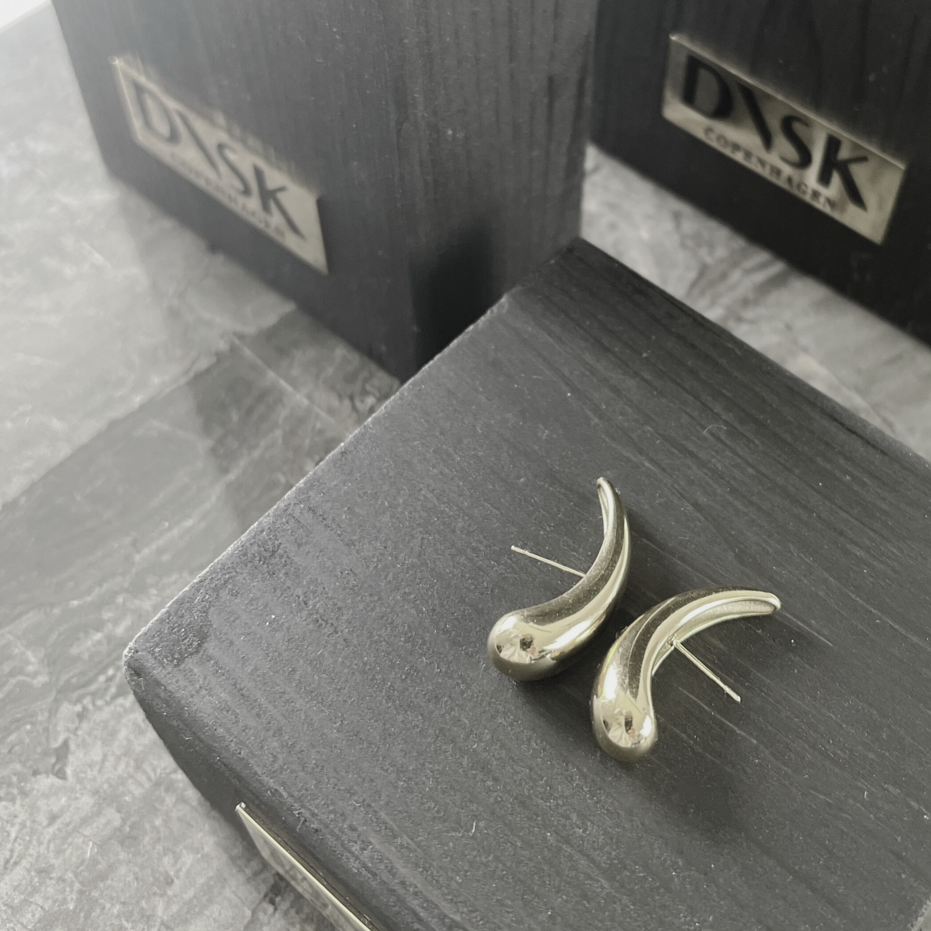 Passion Waterproof Smooth Crawler Earring Silver Plating, DNSK Copenhagen