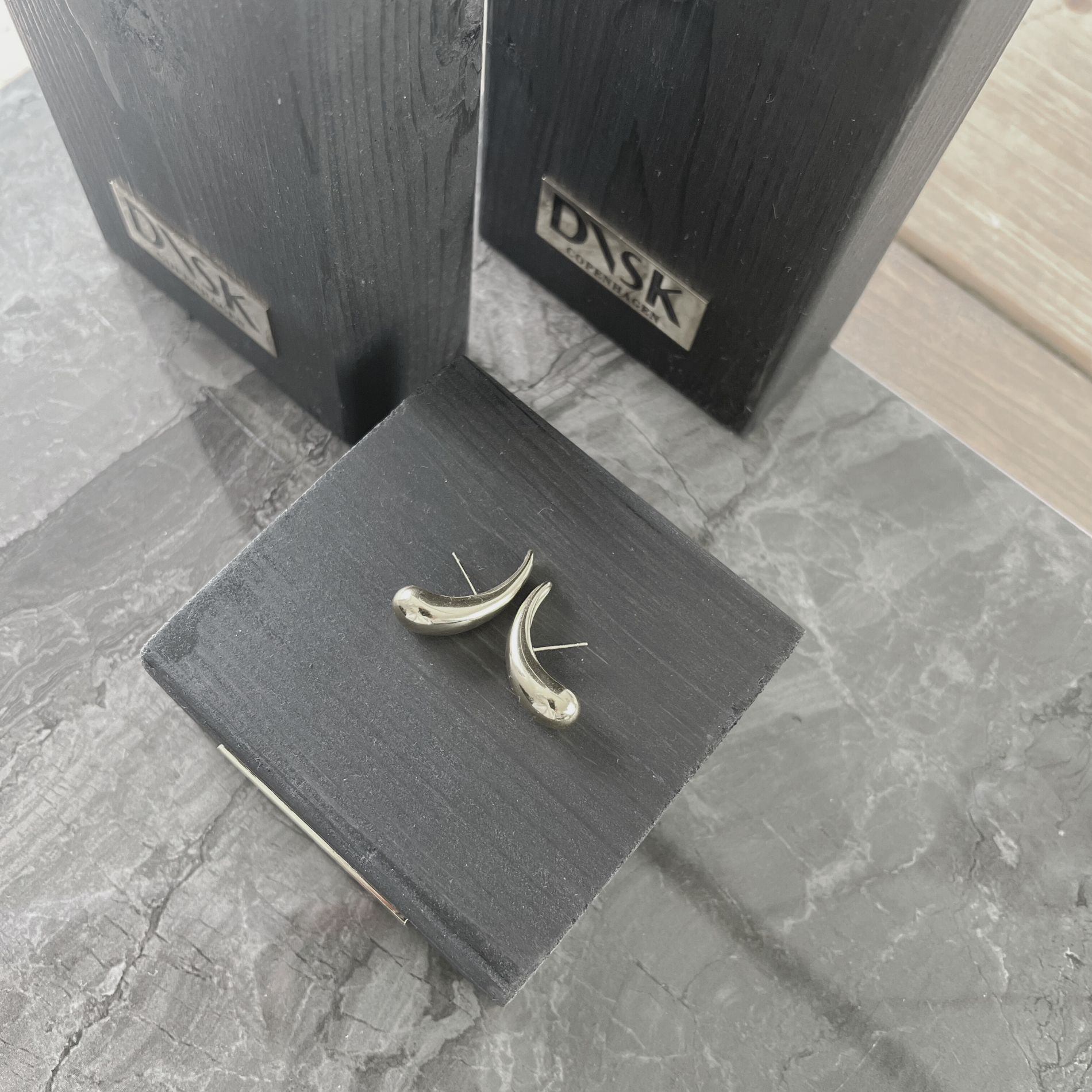 Passion Waterproof Smooth Crawler Earring Silver Plating, DNSK Copenhagen