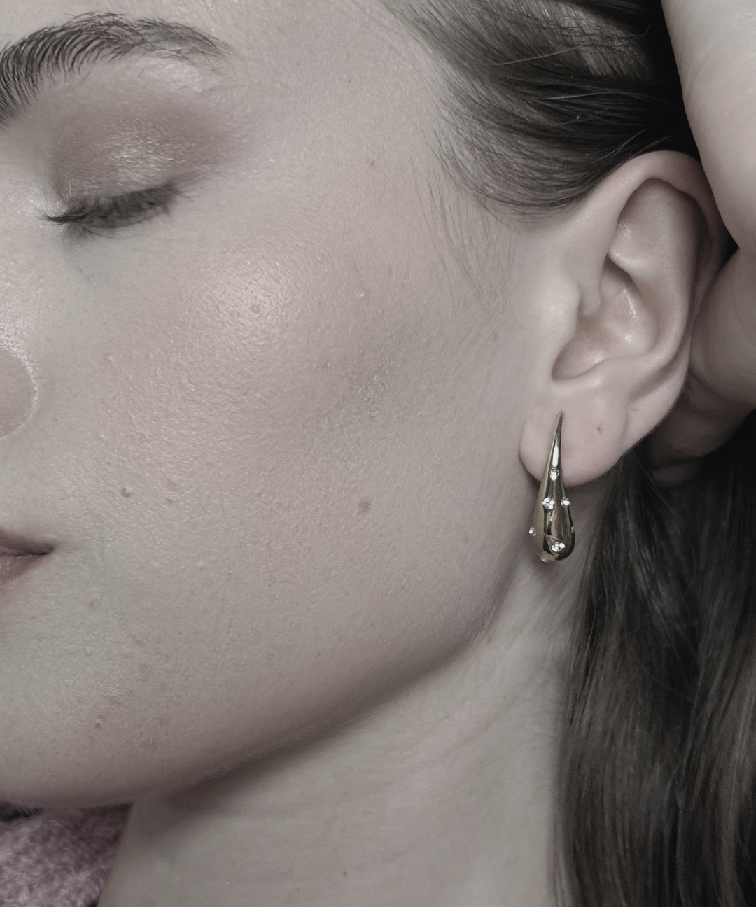 Joy Waterproof Slim Paisley CZ Earring 18K Gold Plating, DNSK Copenhagen