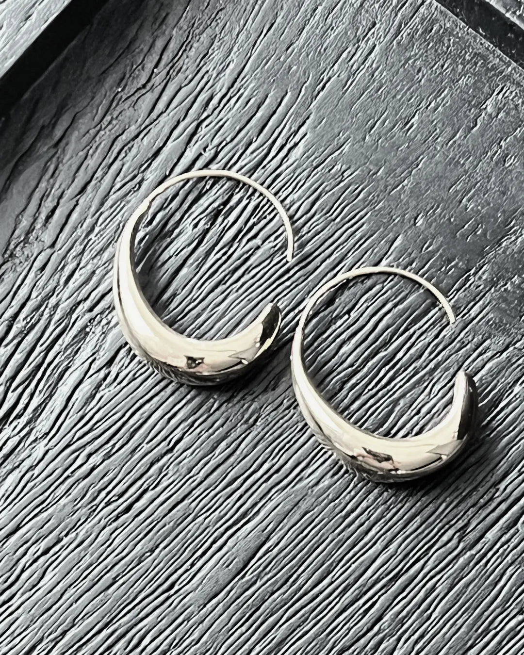 Passion Waterproof Smooth Hoop 18K Gold Plating, DNSK Copenhagen