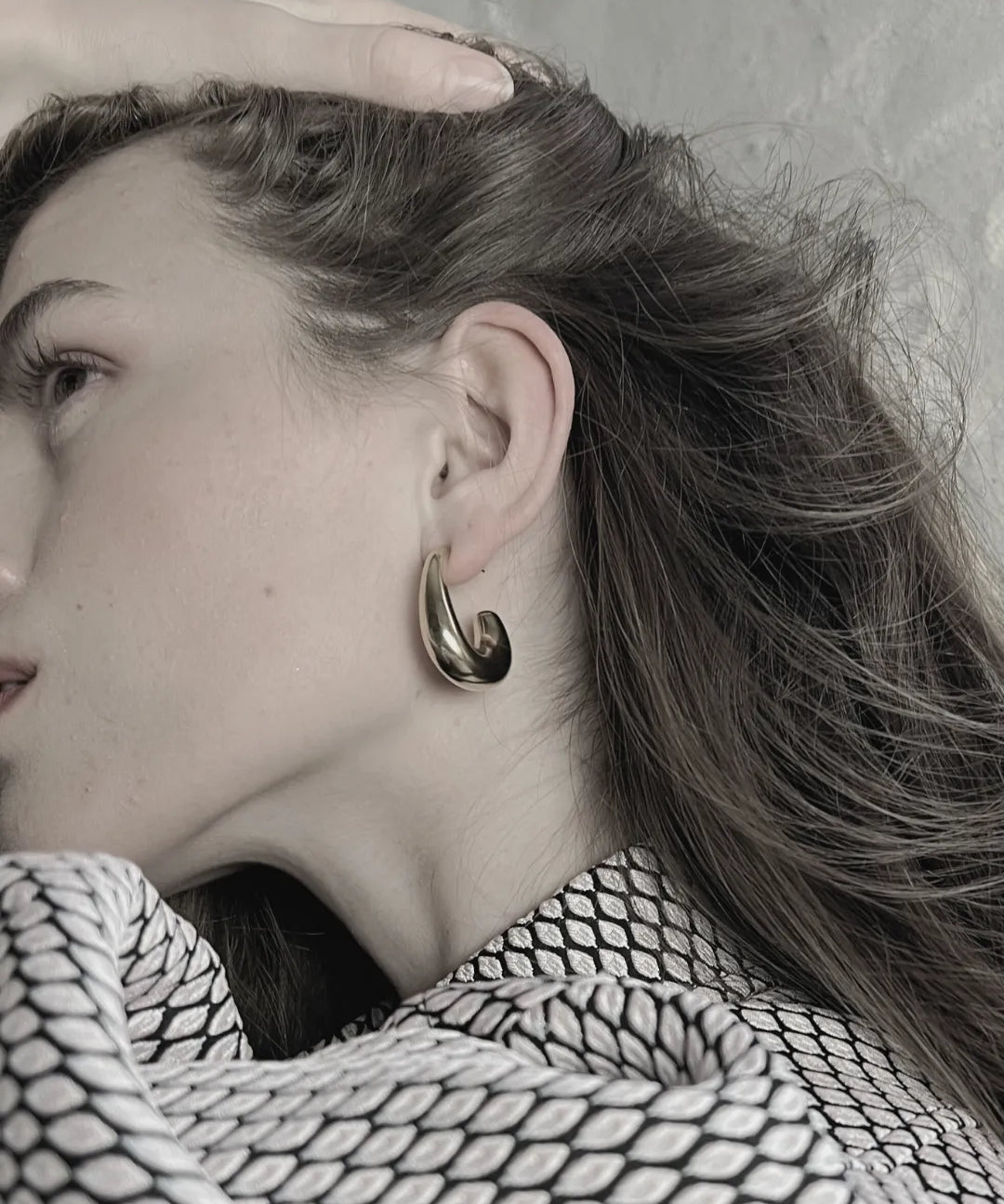 Courage Waterproof Chunky Curve Earring 18K Gold Plating, DNSK Copenhagen
