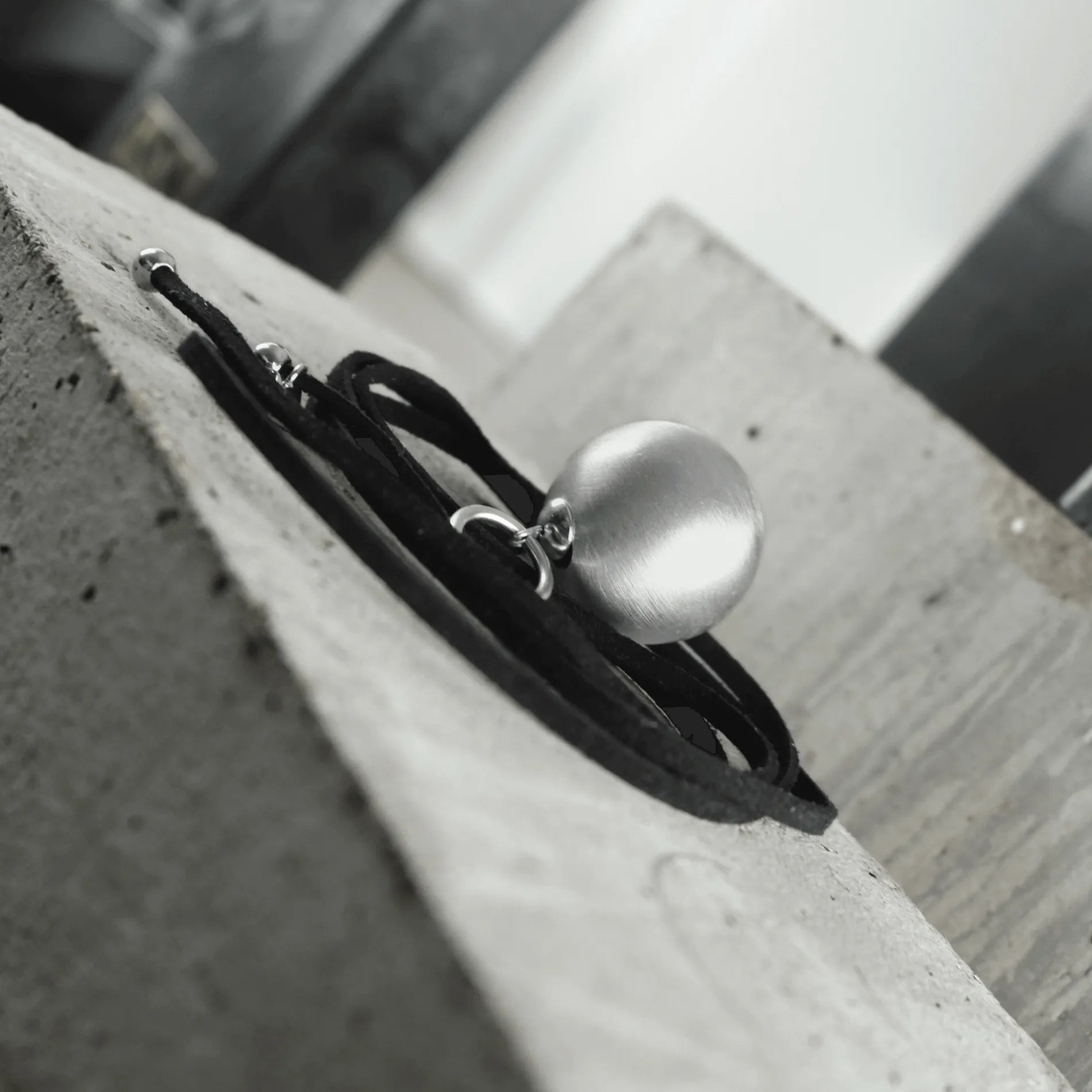 Tabitha Multi-Styleable Mega Ball Suede Necklace Silver PlatingDNSK Copenhagen