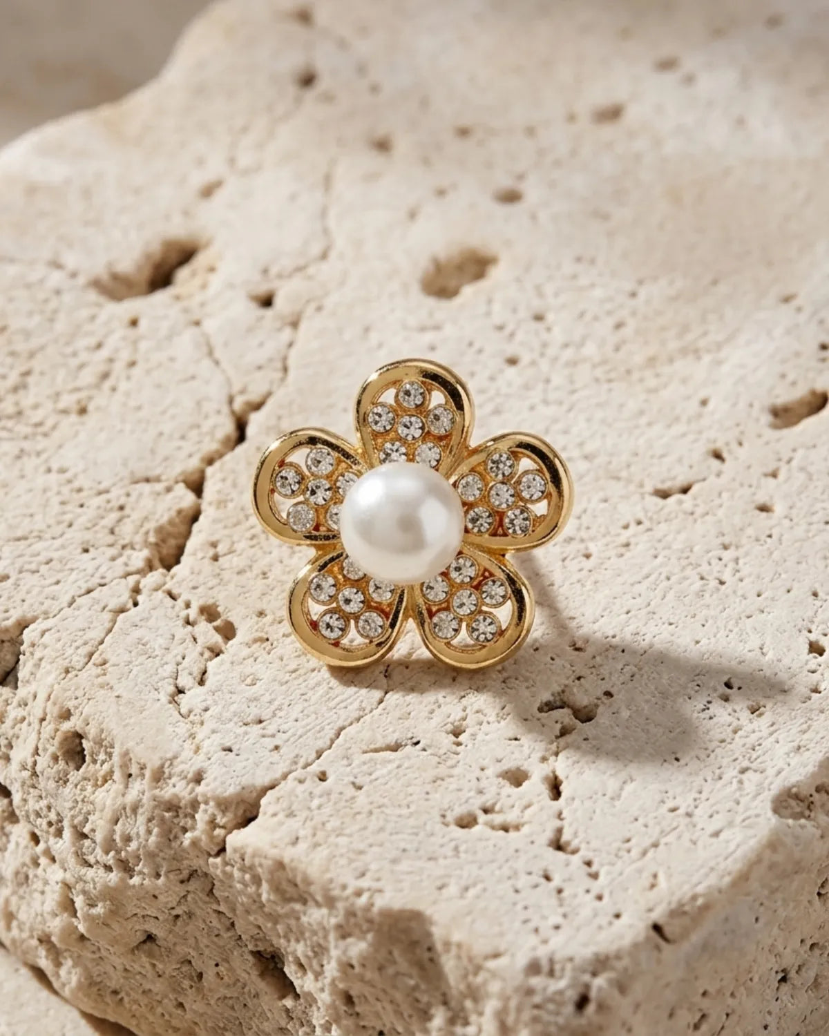 Ingunn CZ & Parel Madeliefje Knoopbedekking 14mm Verguld