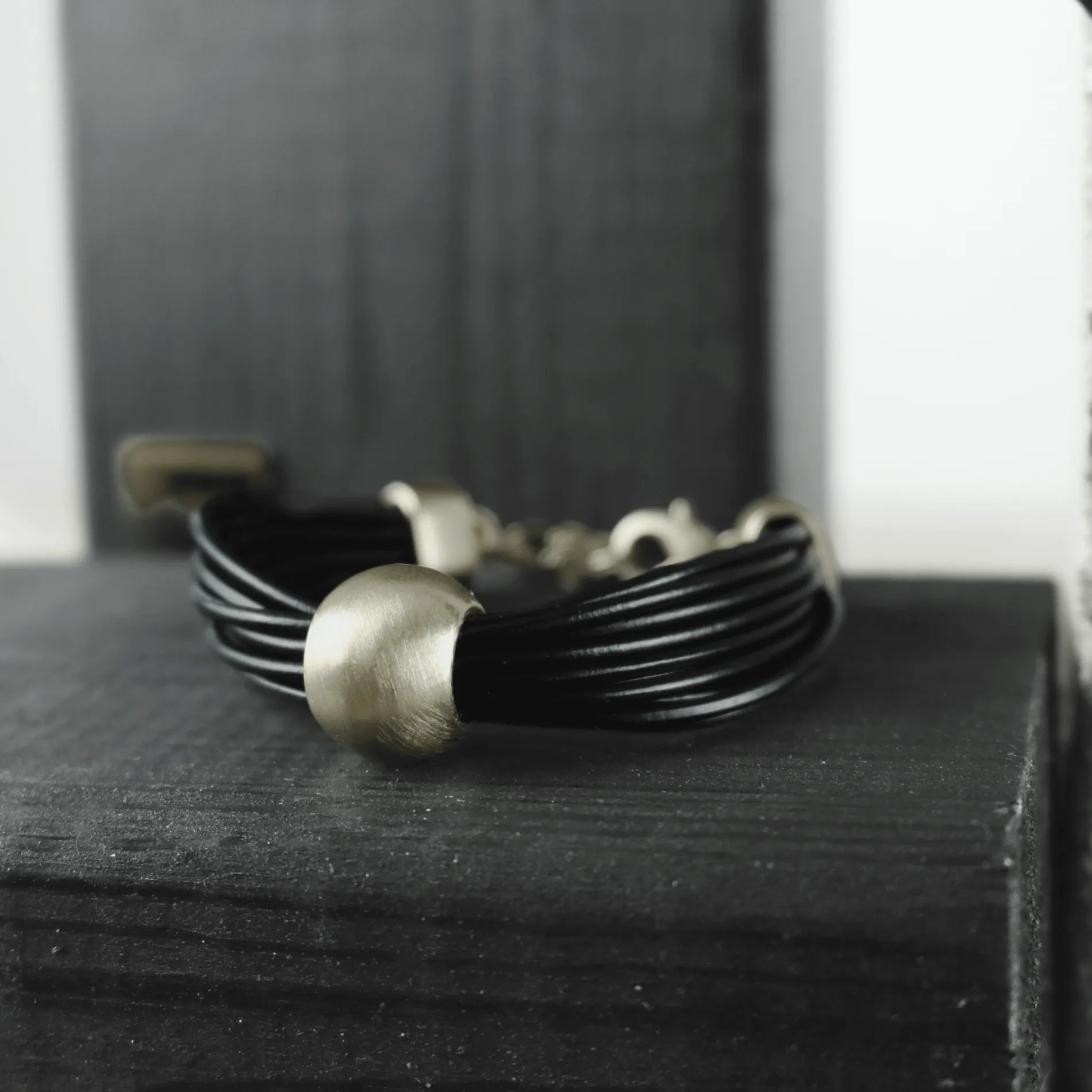 Nostalgia Ball Leather Bracelet Gold PlatingDNSK Copenhagen