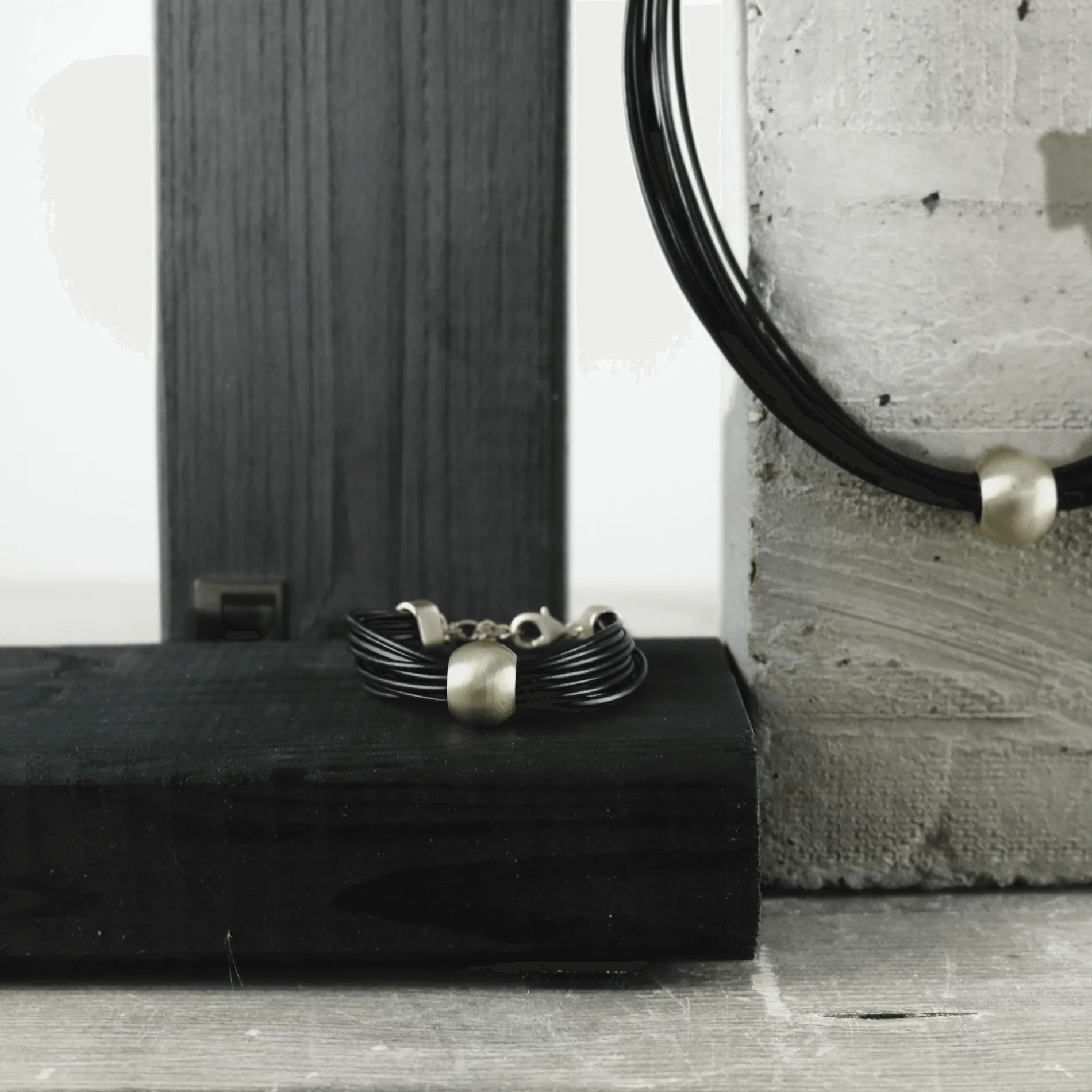 Nostalgia Ball Leather Bracelet Gold PlatingDNSK Copenhagen