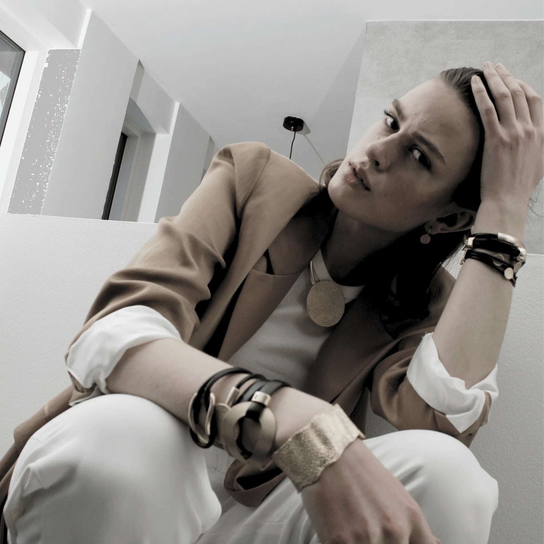 Nostalgia Diagonal Leather Bracelet Gold PlatingDNSK Copenhagen