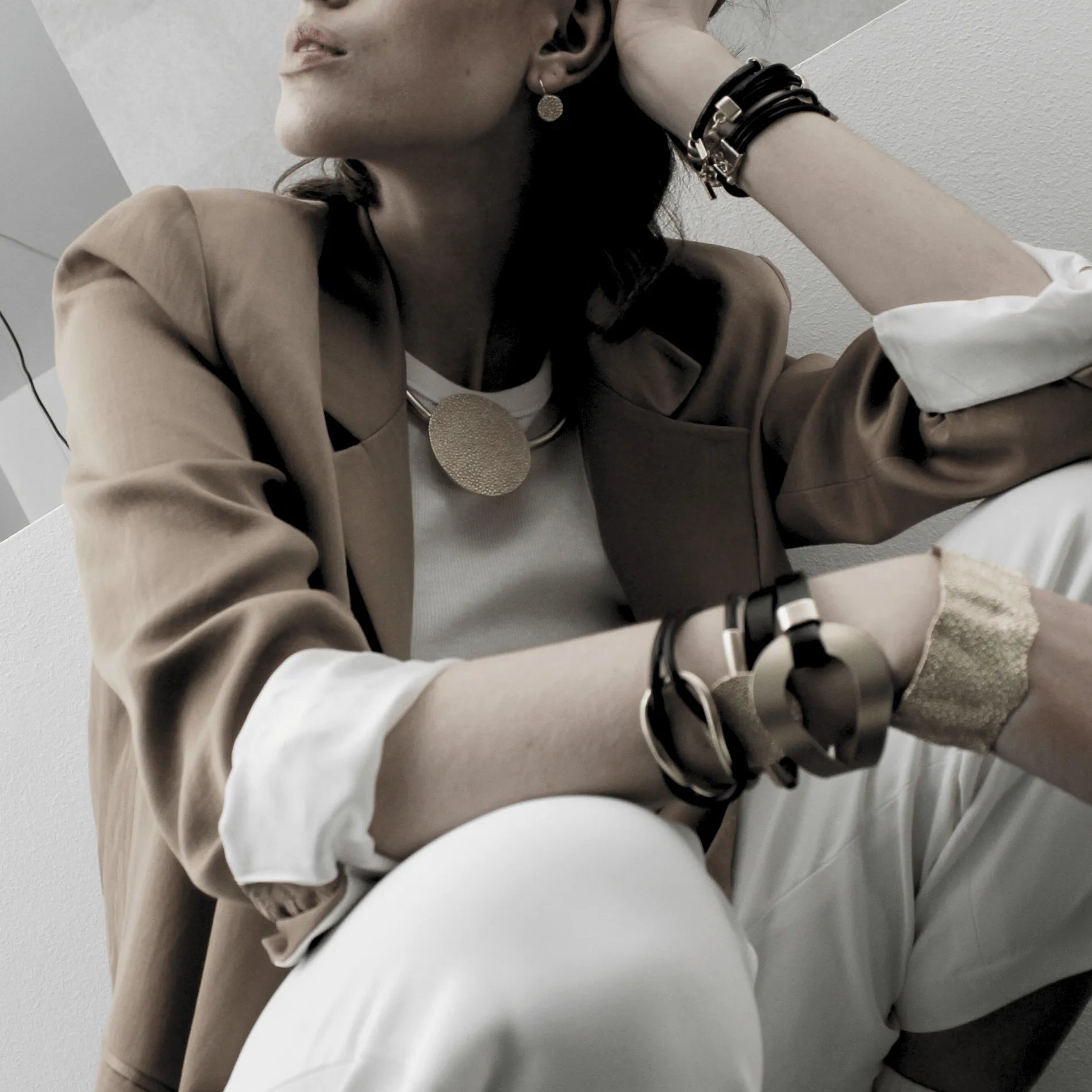 Nostalgia Diagonal Leather Bracelet Gold PlatingDNSK Copenhagen