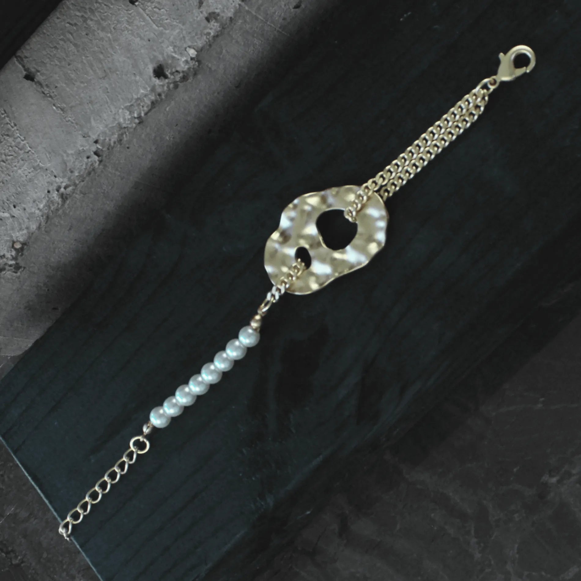 Audrey IN:STORE Statement Pearl Mix Chain Bracelet Gold PlatingDNSK Copenhagen