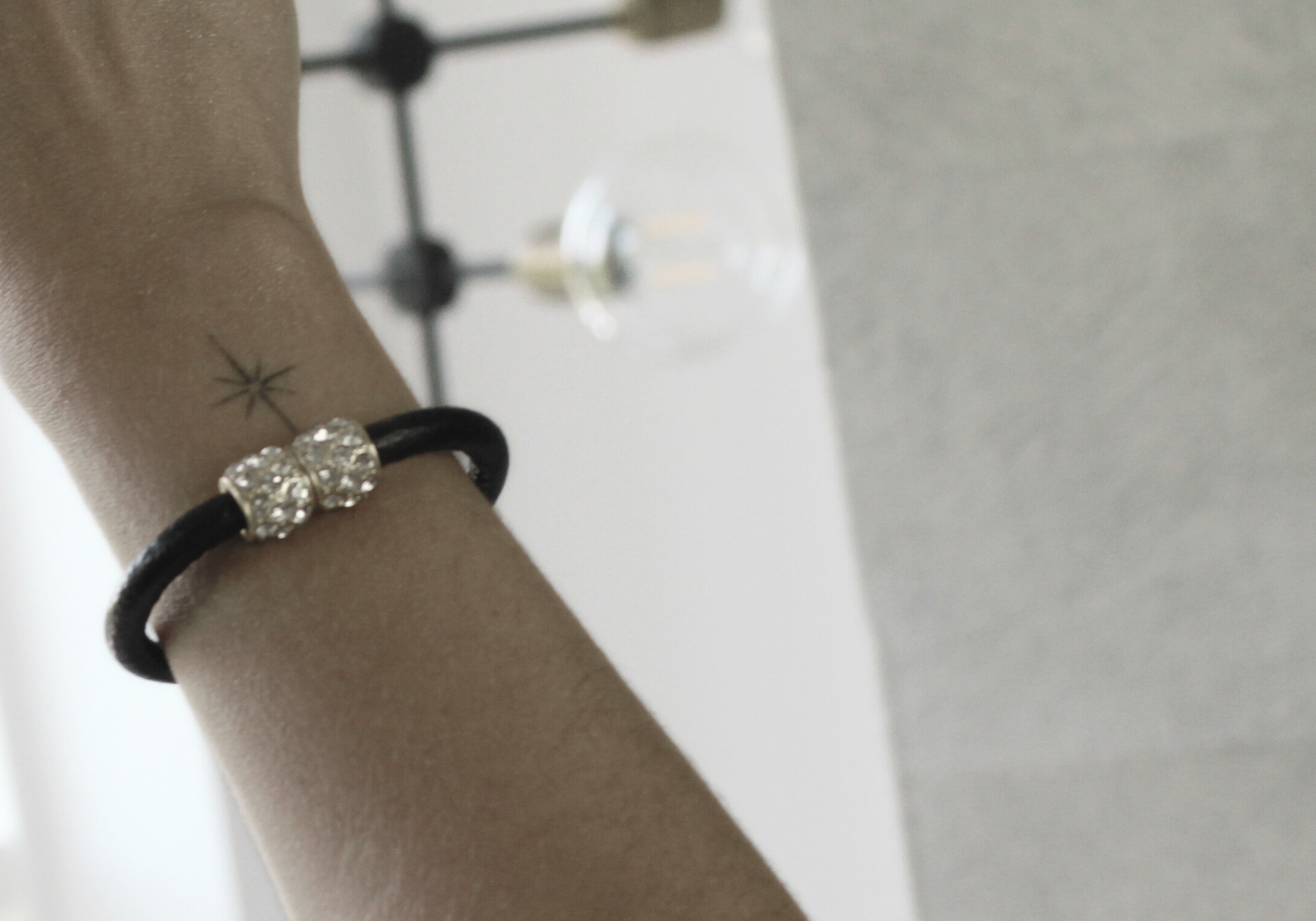 Audrey IN:STORE Magneet Kristal Leren Armband Verguld, DNSK Kopenhagen