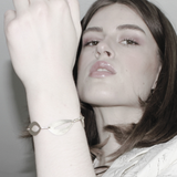 Alaya IN:STORE Asymmetrisk armbånd Sølvbelagt