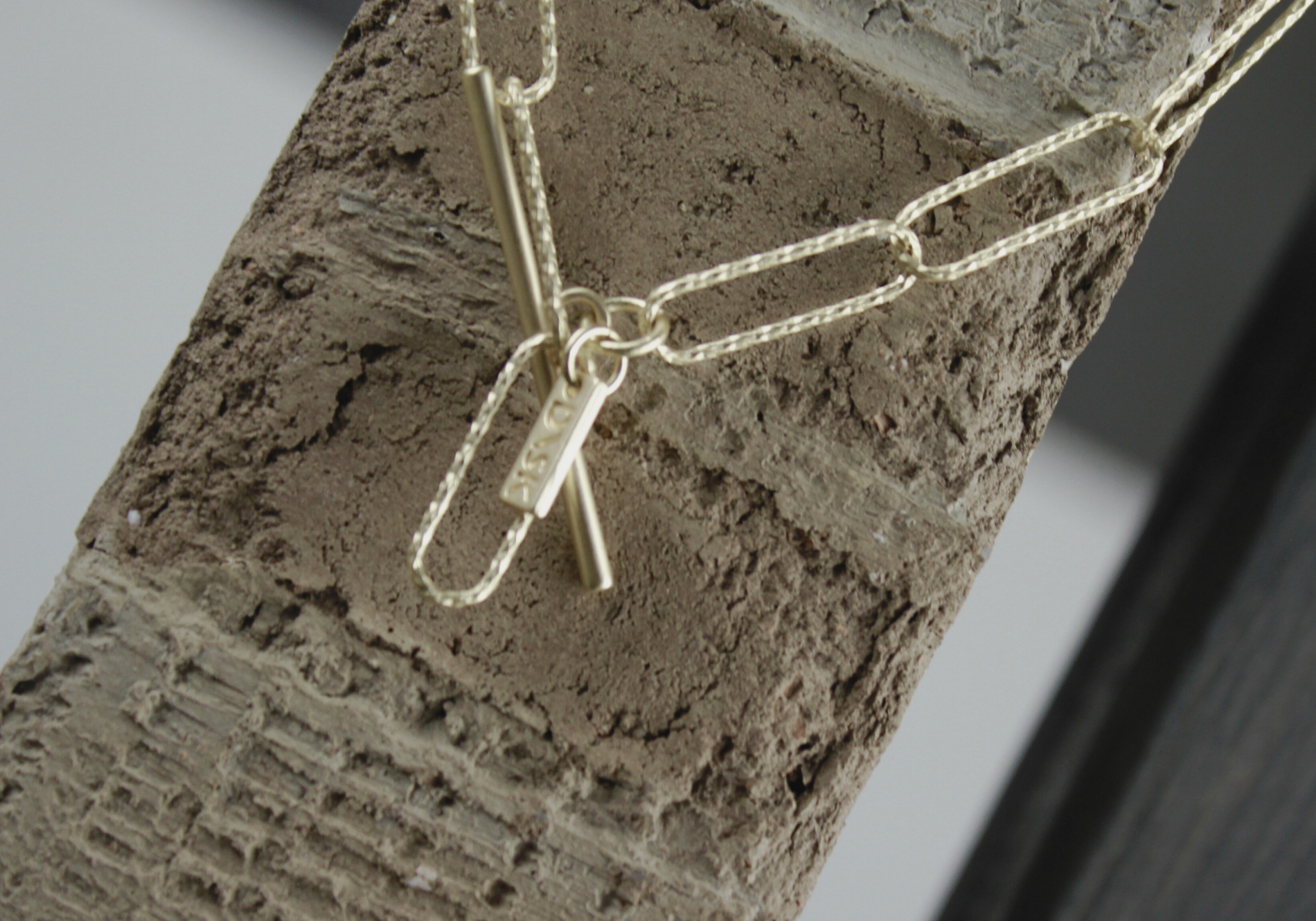 Tempeste IN:STORE T-bar Paperclip Bracelet Gold Plating, DNSK Copenhagen