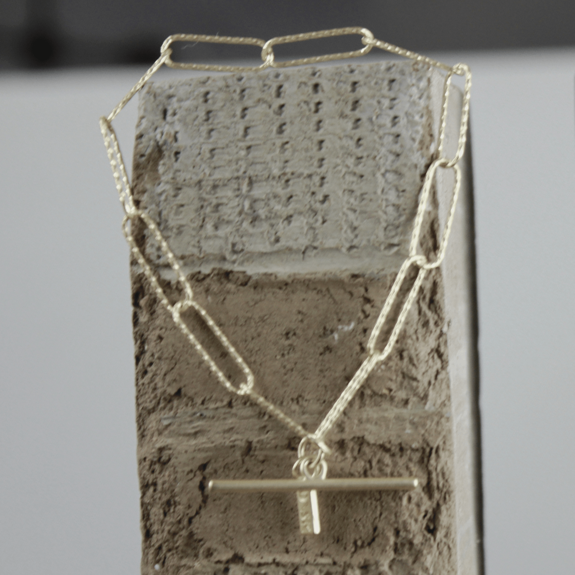 Tempeste IN:STORE T-bar Paperclip Bracelet Gold PlatingDNSK Copenhagen